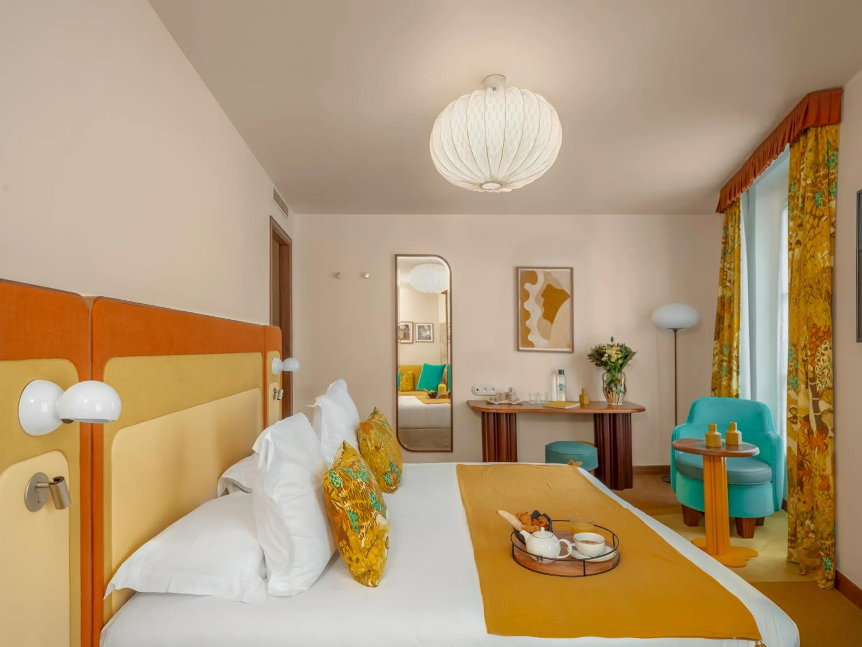 Bed in Hôtel Saint-André des Arts