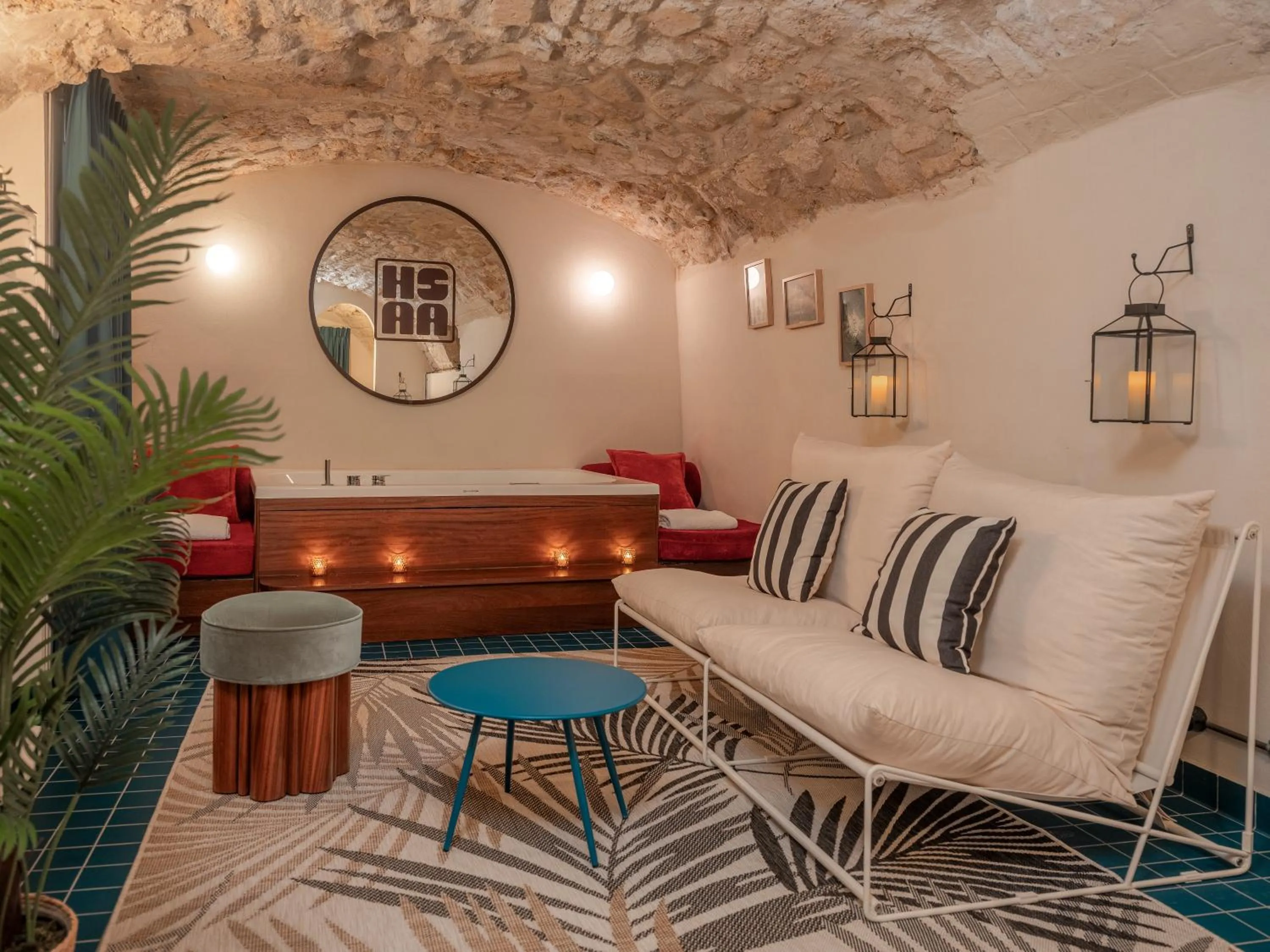 Hot Tub in Hôtel Saint-André des Arts