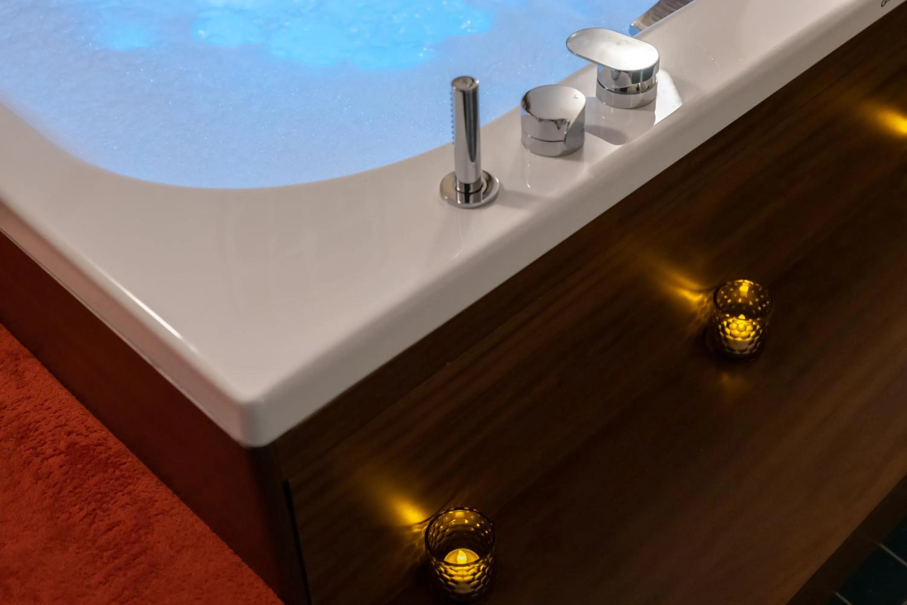 Hot Tub in Hôtel Saint-André des Arts