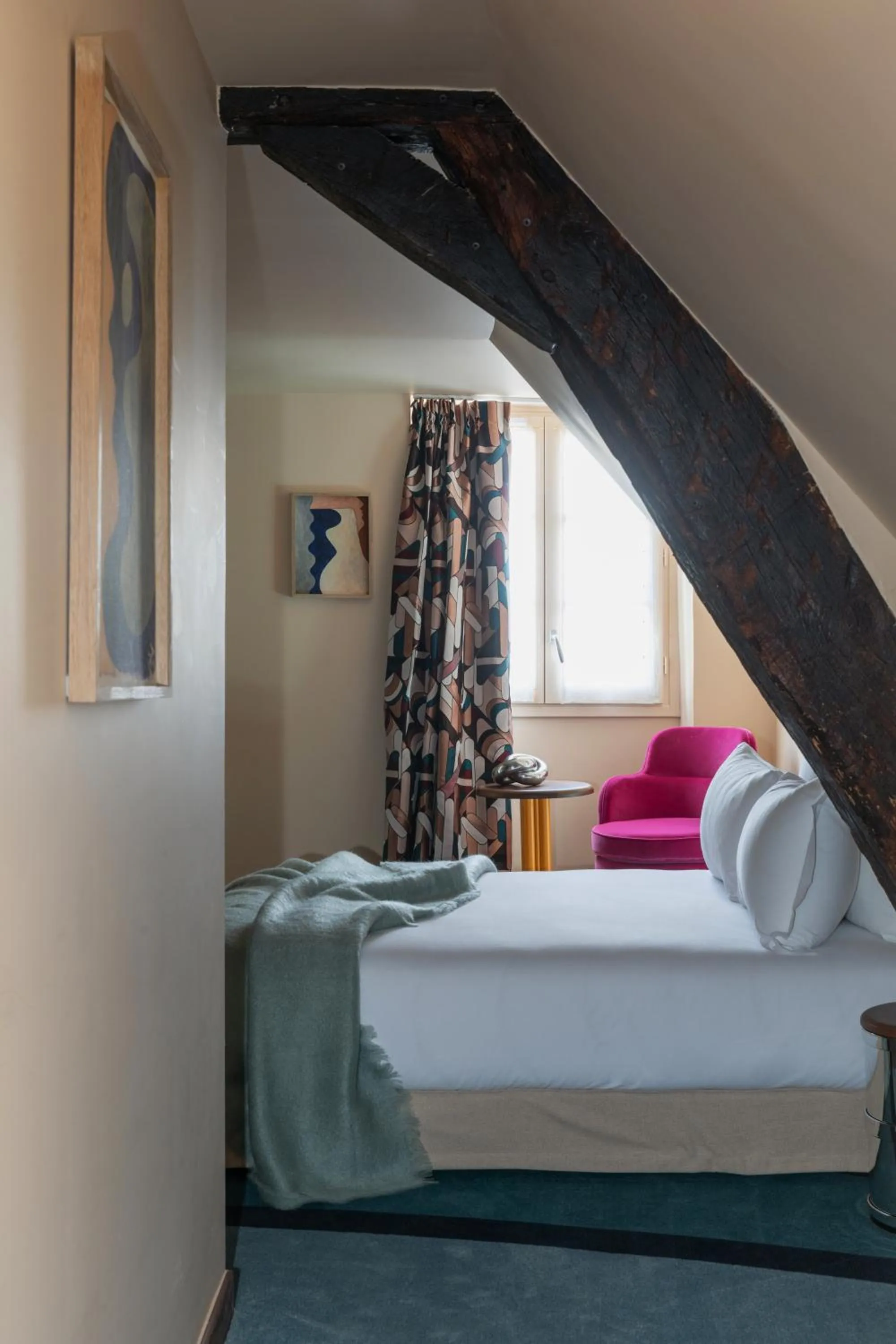 Bed in Hôtel Saint-André des Arts