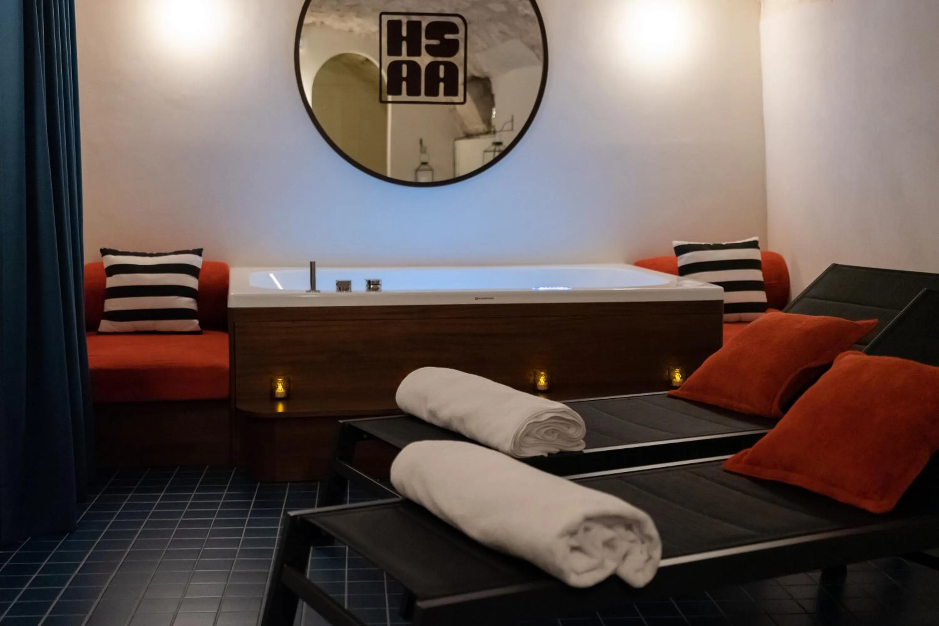 Hot Tub in Hôtel Saint-André des Arts