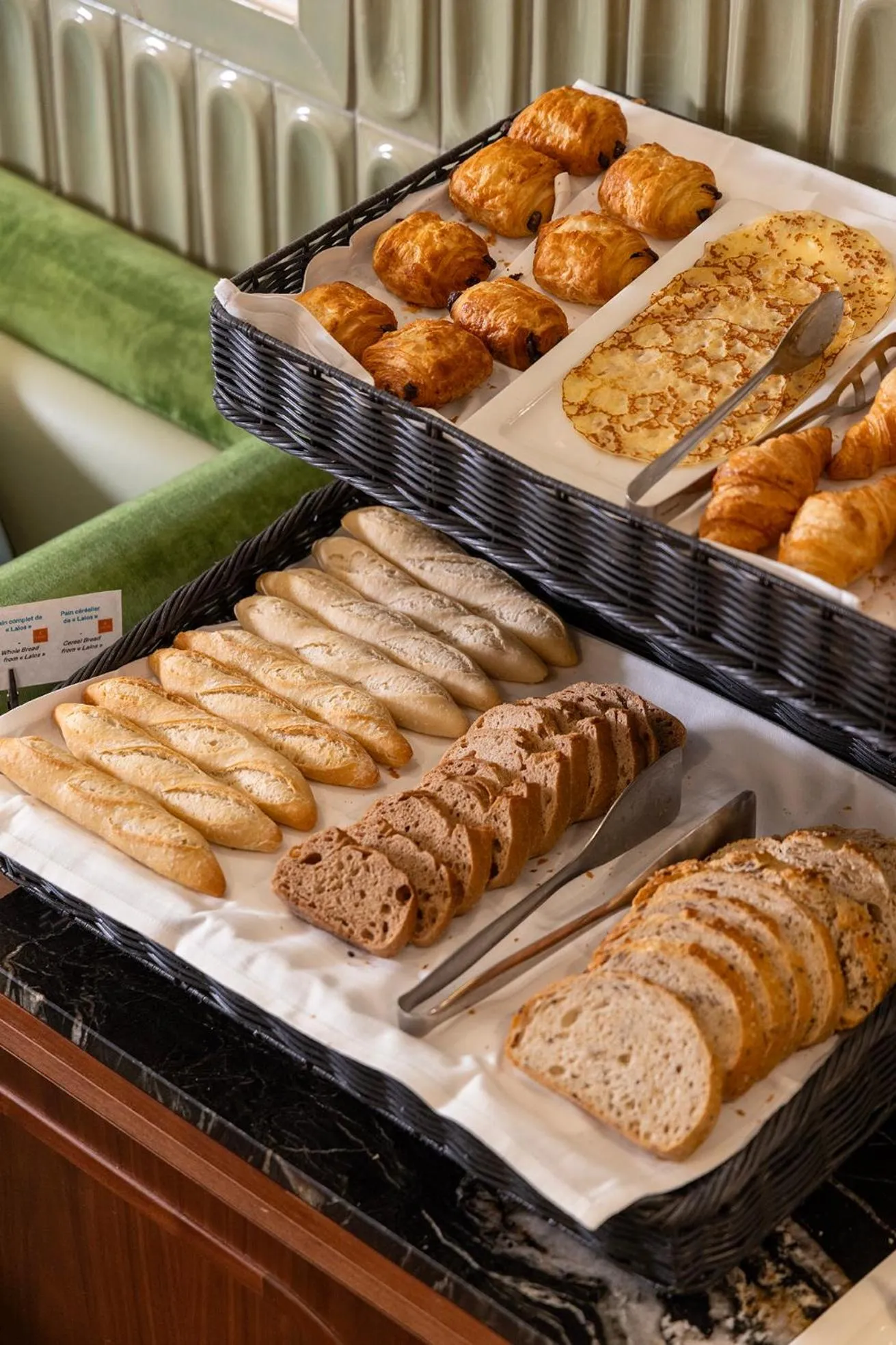 Food and drinks in Hôtel Saint-André des Arts