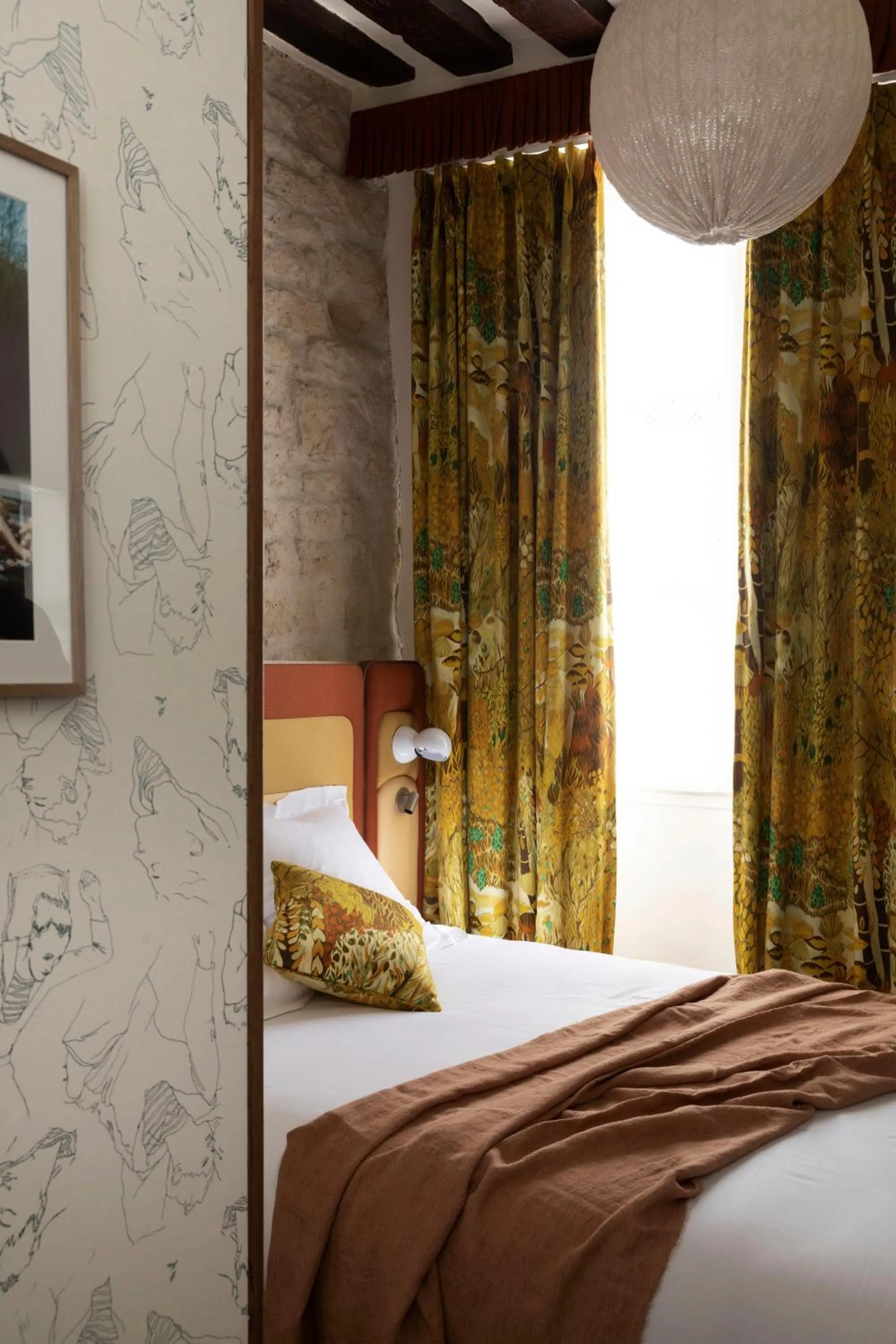 Decorative detail, Bed in Hôtel Saint-André des Arts