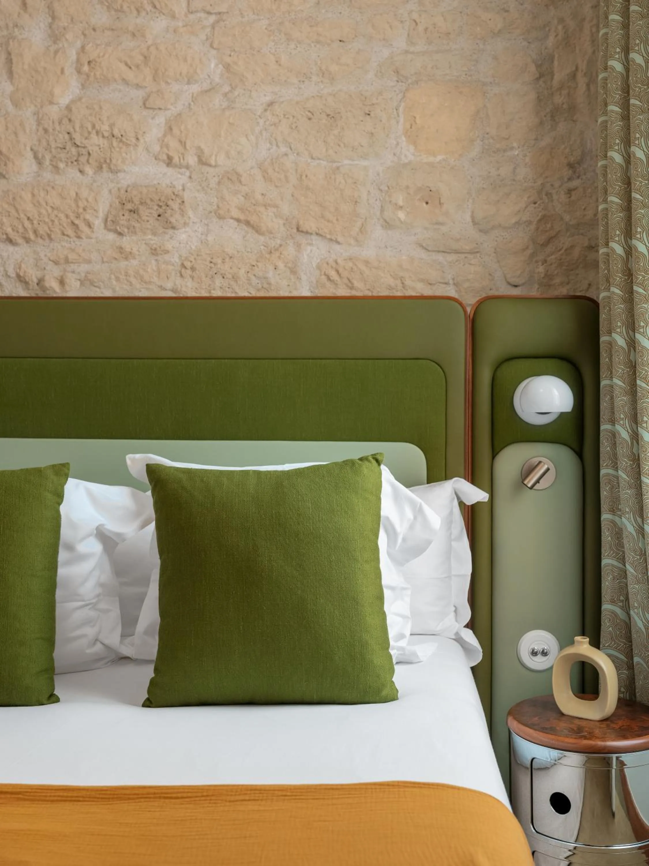 Bed in Hôtel Saint-André des Arts