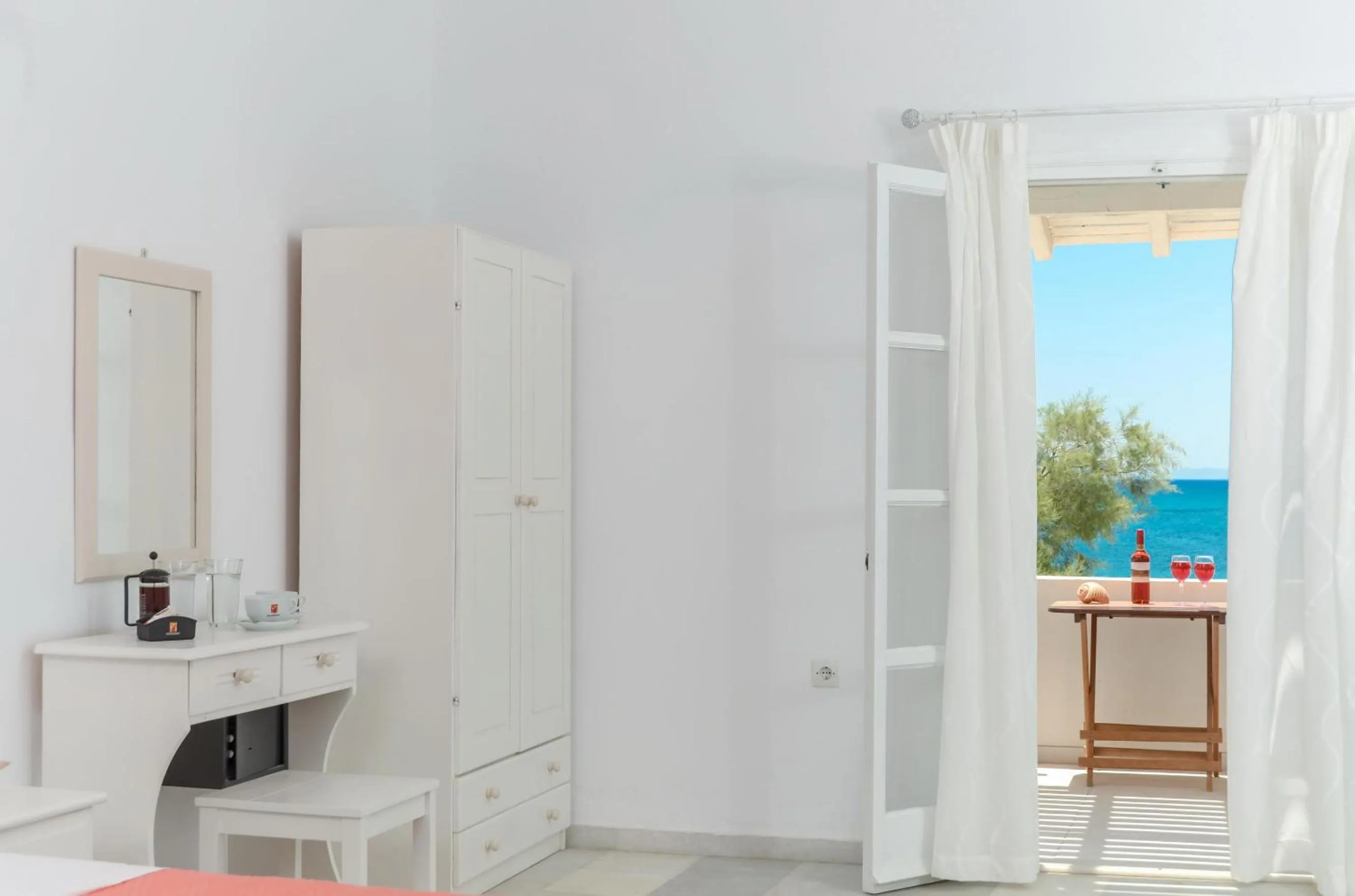 Photo of the whole room in Naxos Golden Beach 2