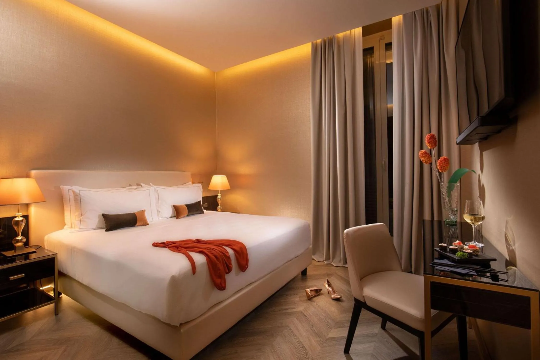 Photo of the whole room, Bed in Hotel La Place Roma