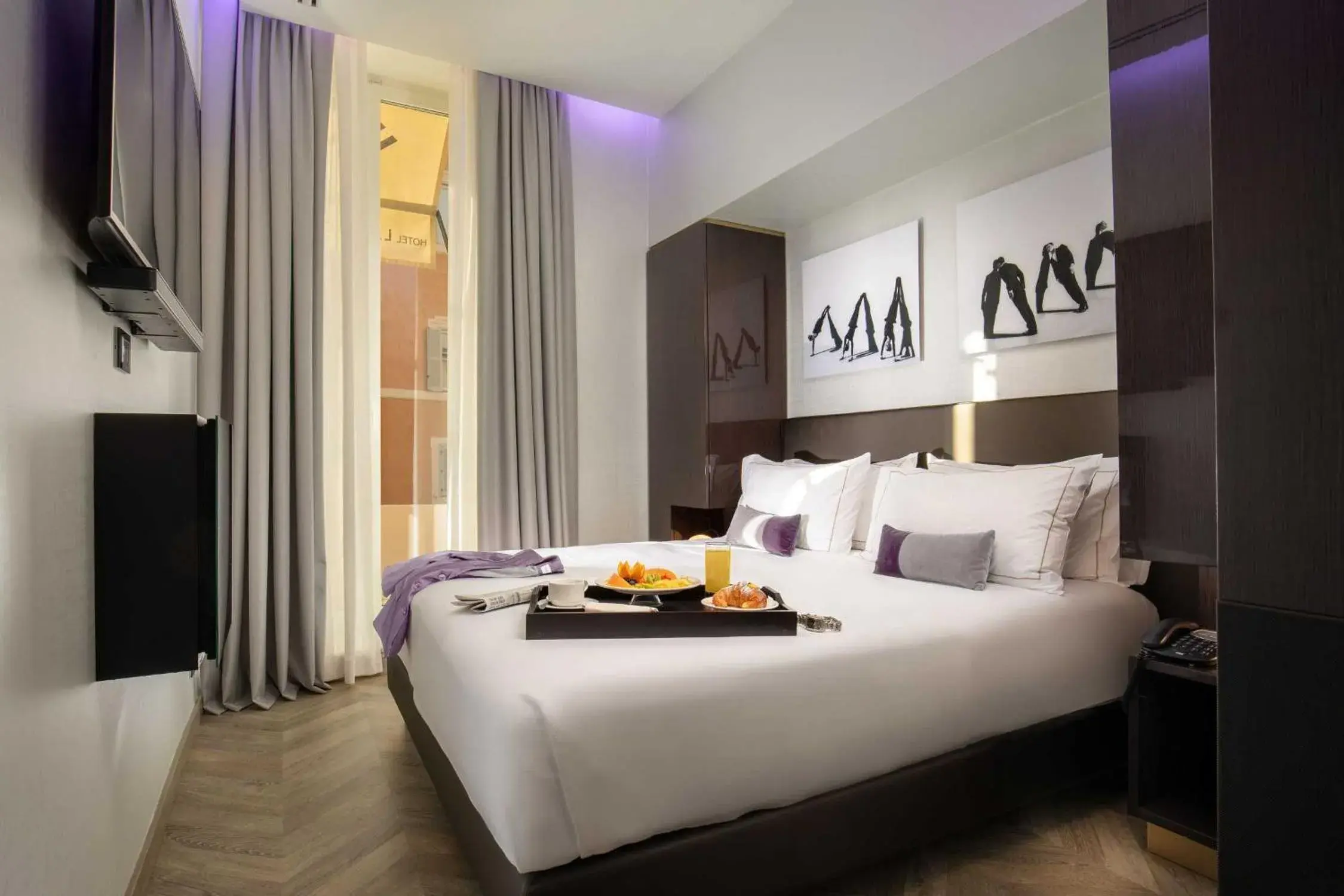 Classic Balcony Room in Hotel La Place Roma Classic Balcony Room in Hotel La Place Roma