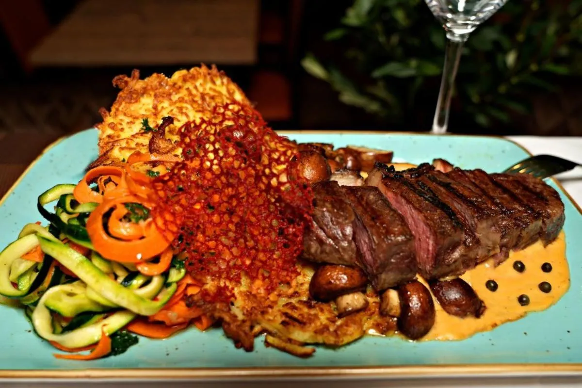 Restaurant/places to eat in Hotel Amper