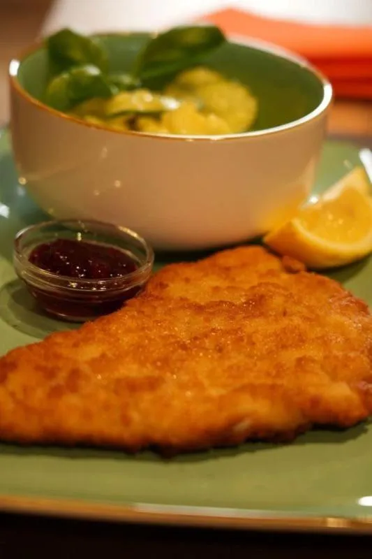 Restaurant/places to eat in Hotel Amper