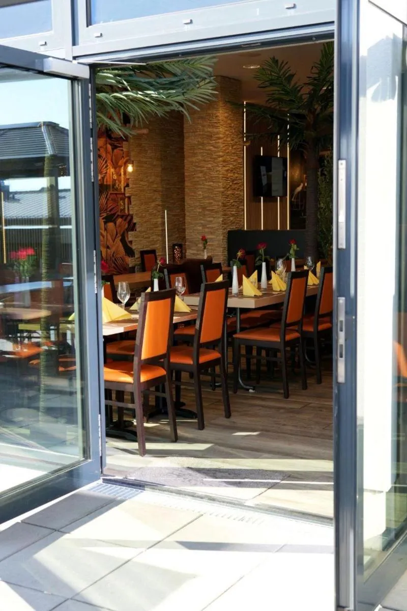 Restaurant/places to eat in Hotel Amper