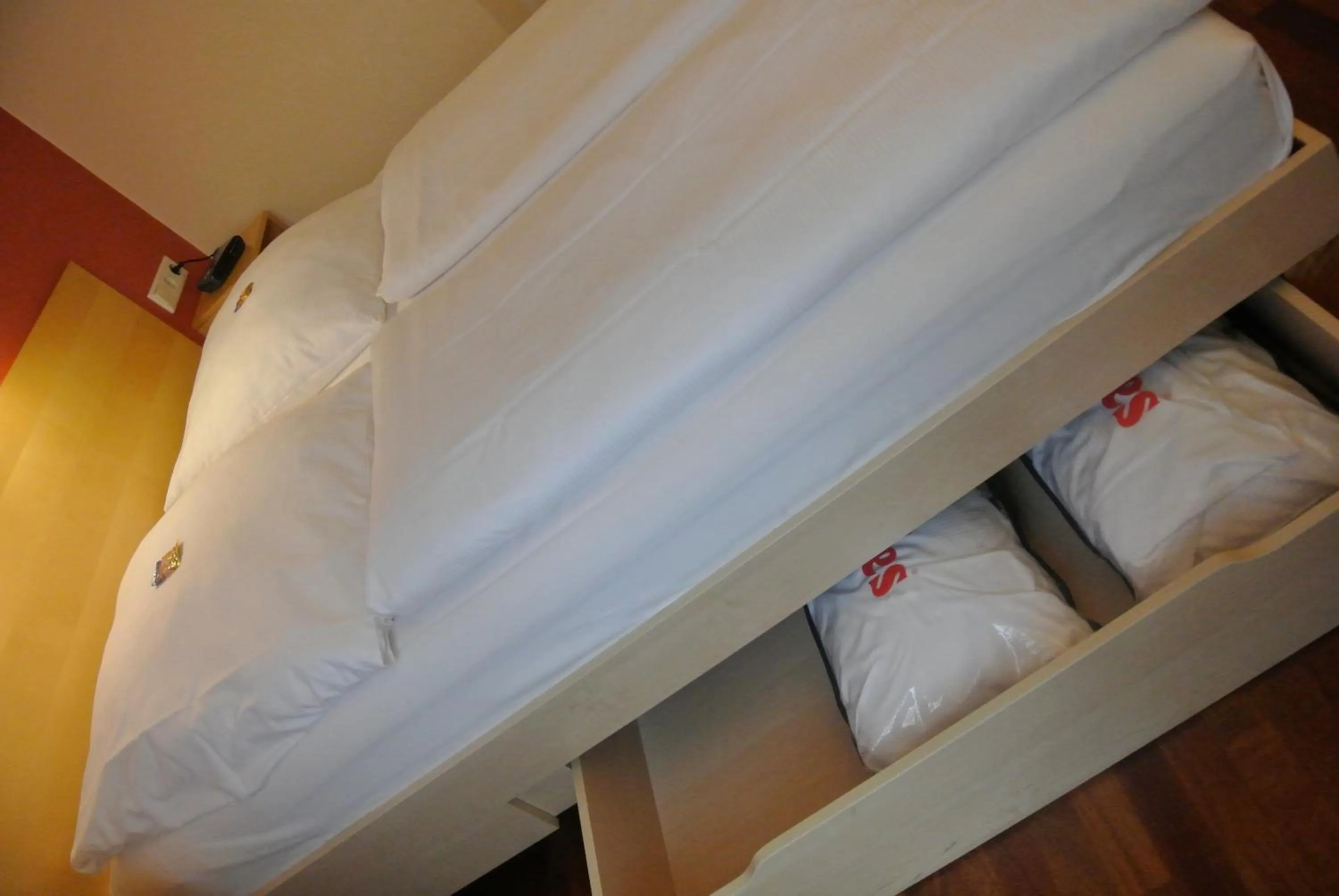 Bed in Town Hotel Wiesbaden - kleines Privathotel in Bestlage