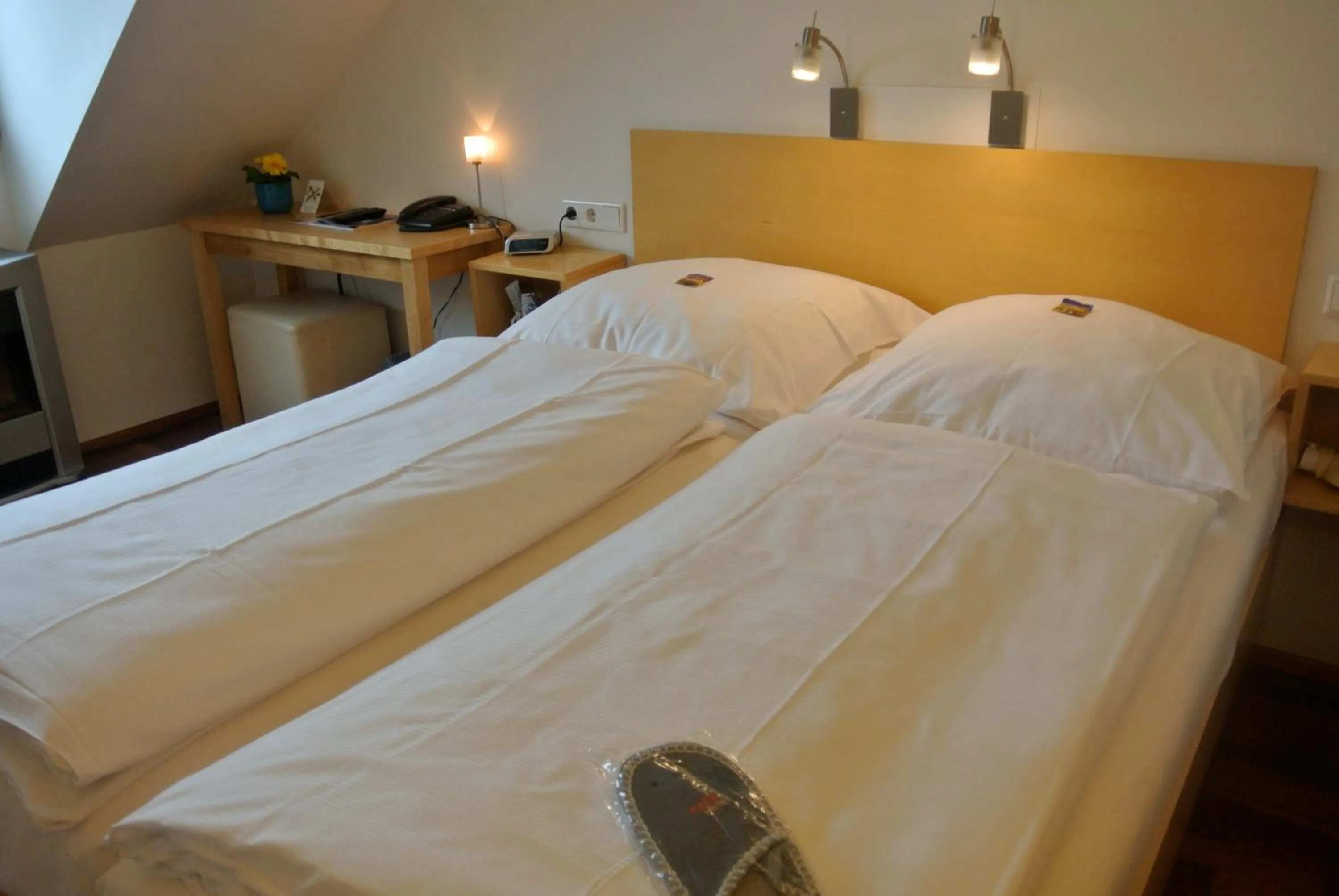 Bed in Town Hotel Wiesbaden - kleines Privathotel in Bestlage