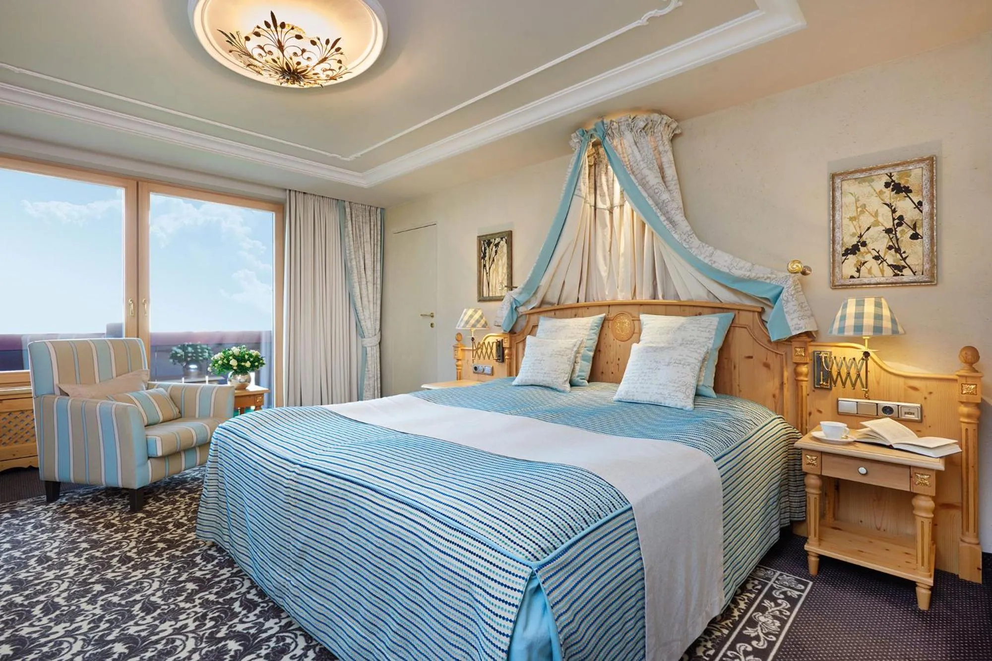 Bed in die Krone von Lech - Romantikhotel - Luxushotel in bester Lage