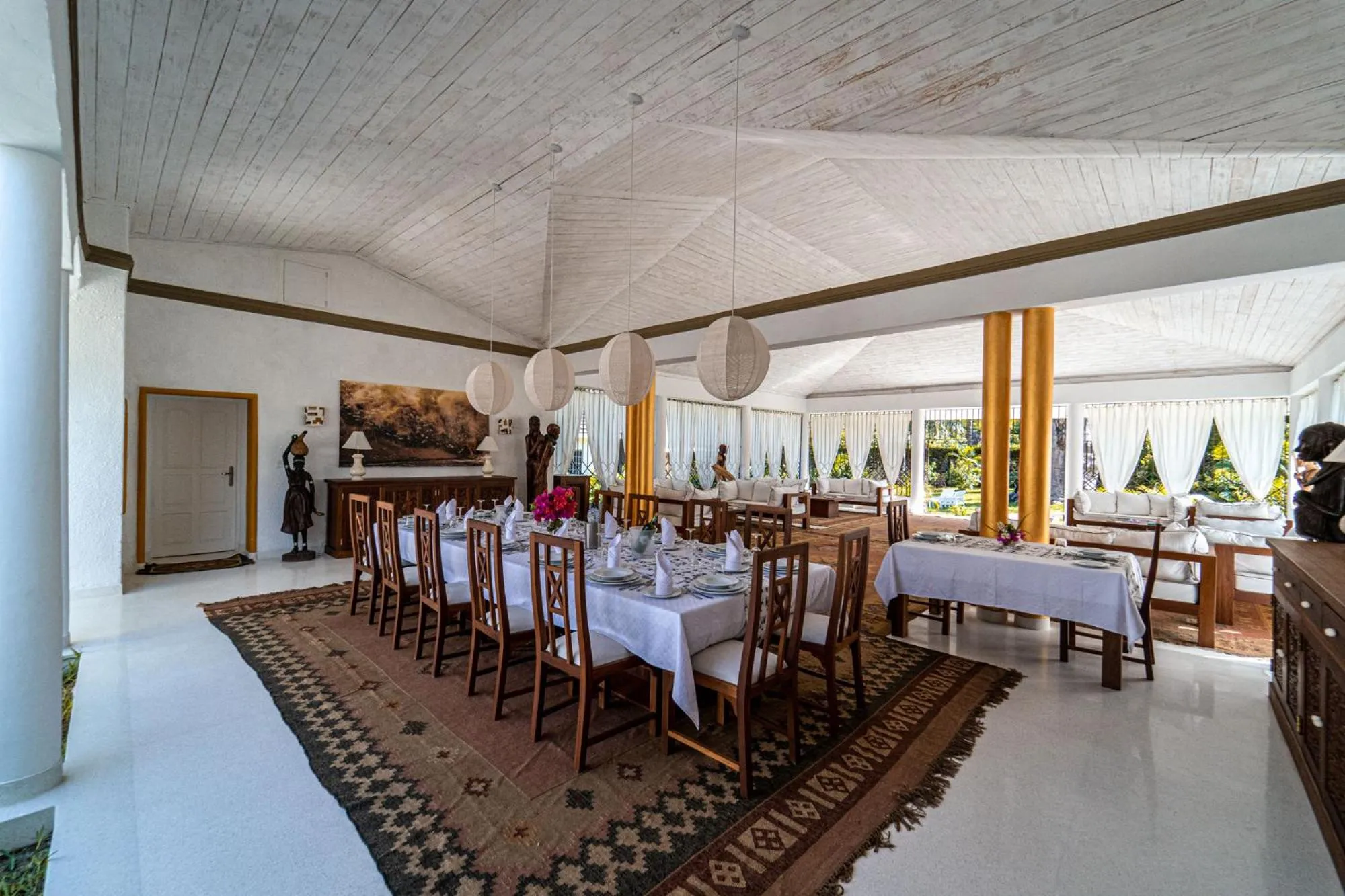 Restaurant/places to eat in Nyumba Ya Mbuyu