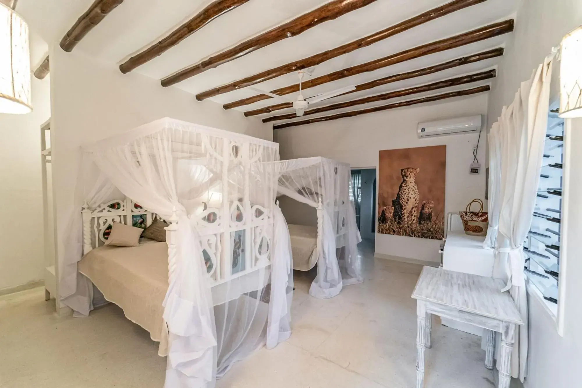 Deluxe Twin Room - single occupancy in Nyumba Ya Mbuyu Deluxe Twin Room - single occupancy in Nyumba Ya Mbuyu