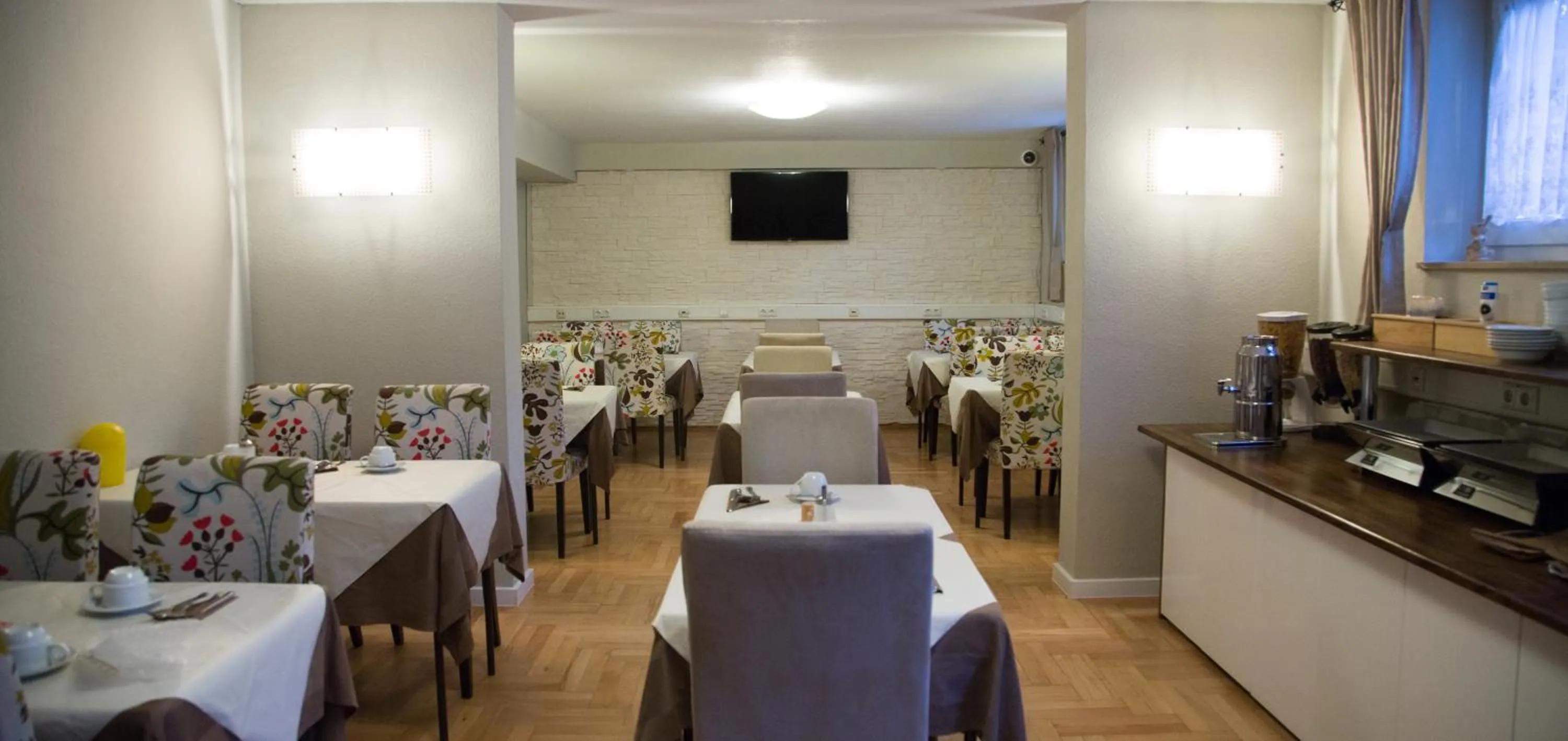 Coffee/tea facilities in Garni Hotel Rödelheimer Hof