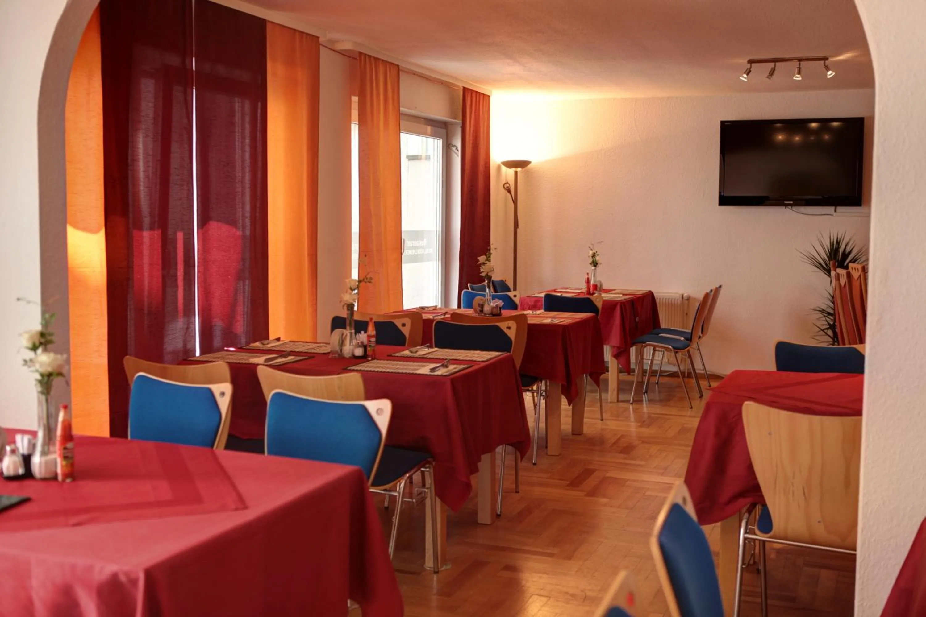 Restaurant/places to eat in Garni Hotel Rödelheimer Hof