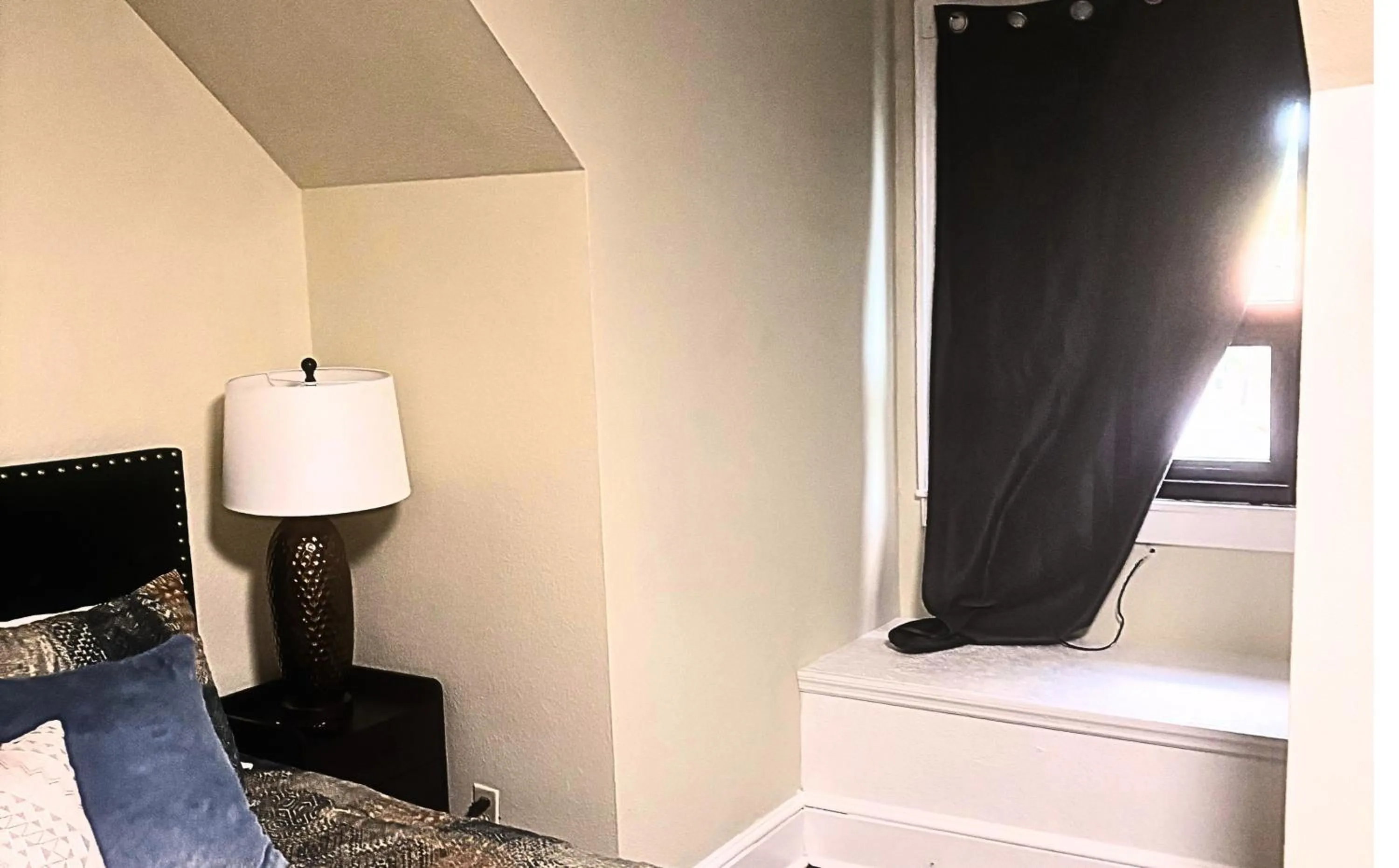 Bed in Pine Mountain Inn