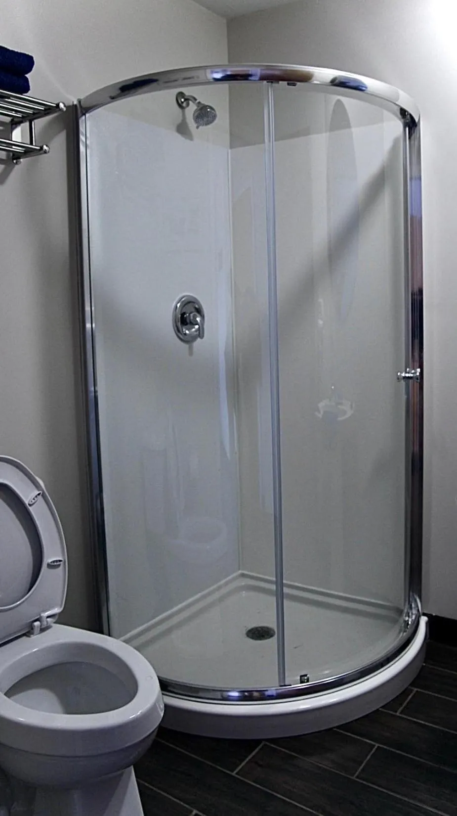 Shower in Pine Mountain Inn