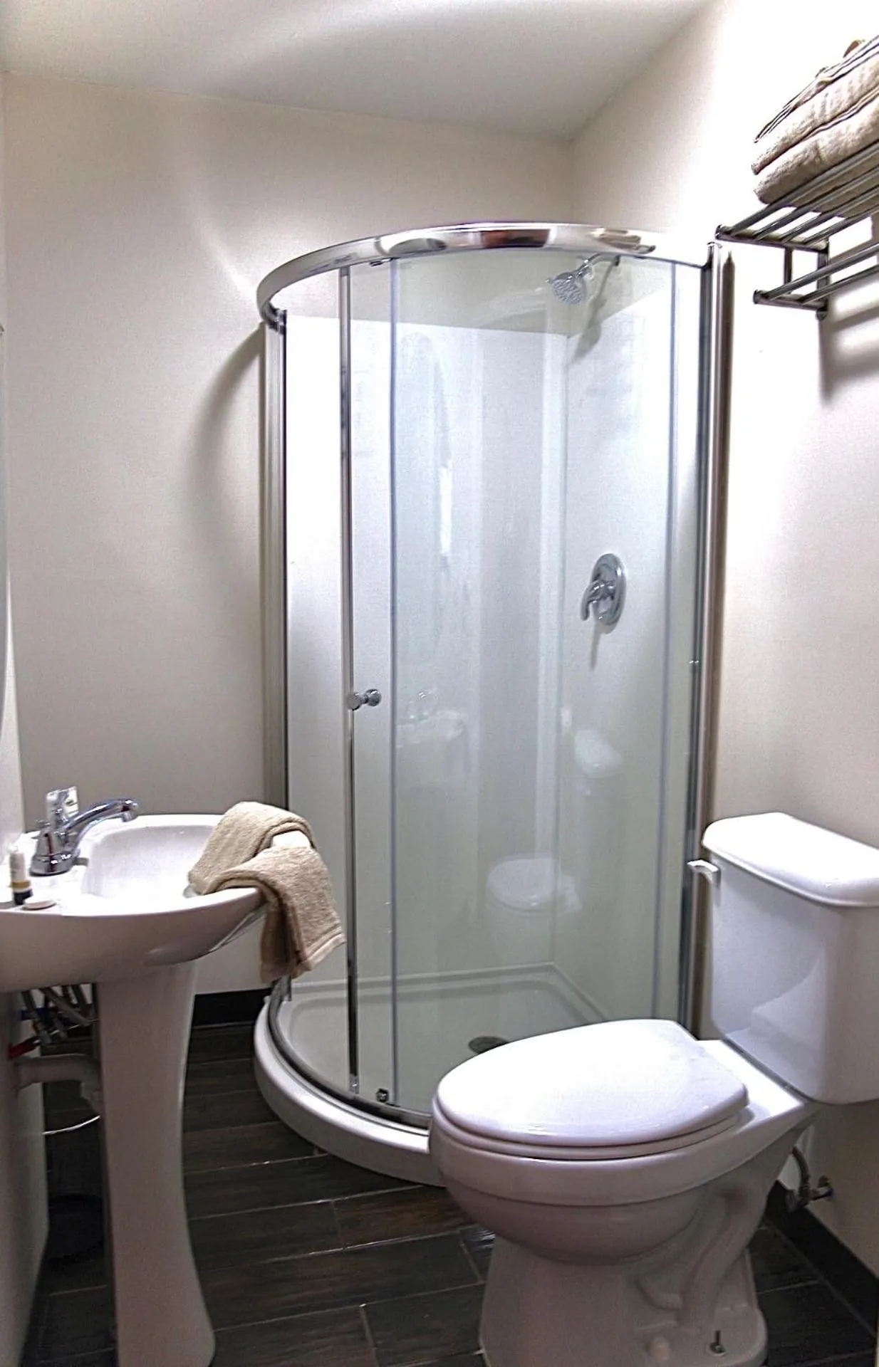 Shower in Pine Mountain Inn