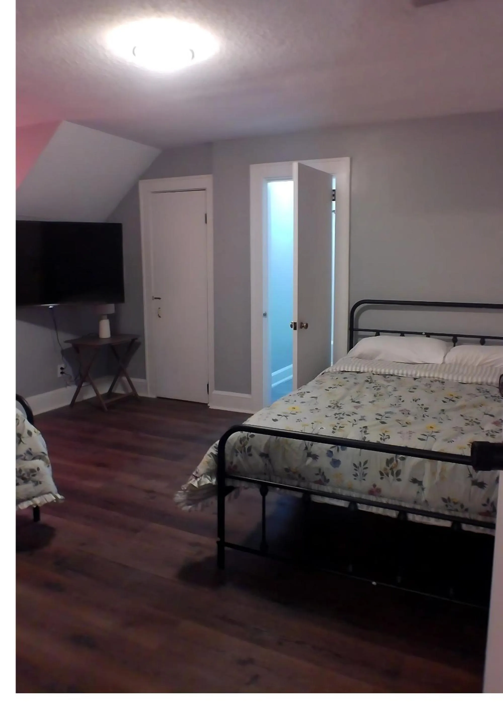 Bed in Pine Mountain Inn