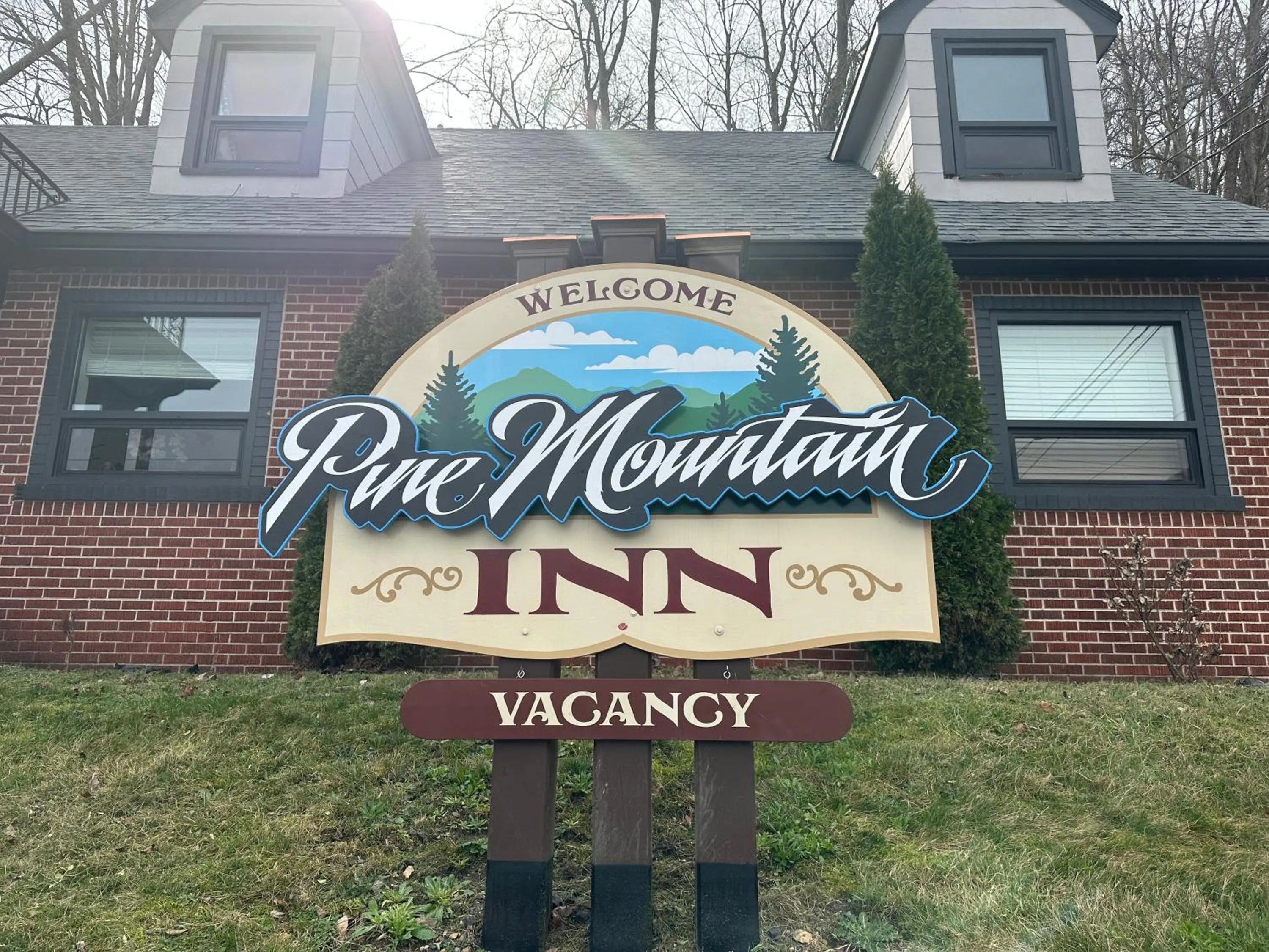 Property building in Pine Mountain Inn