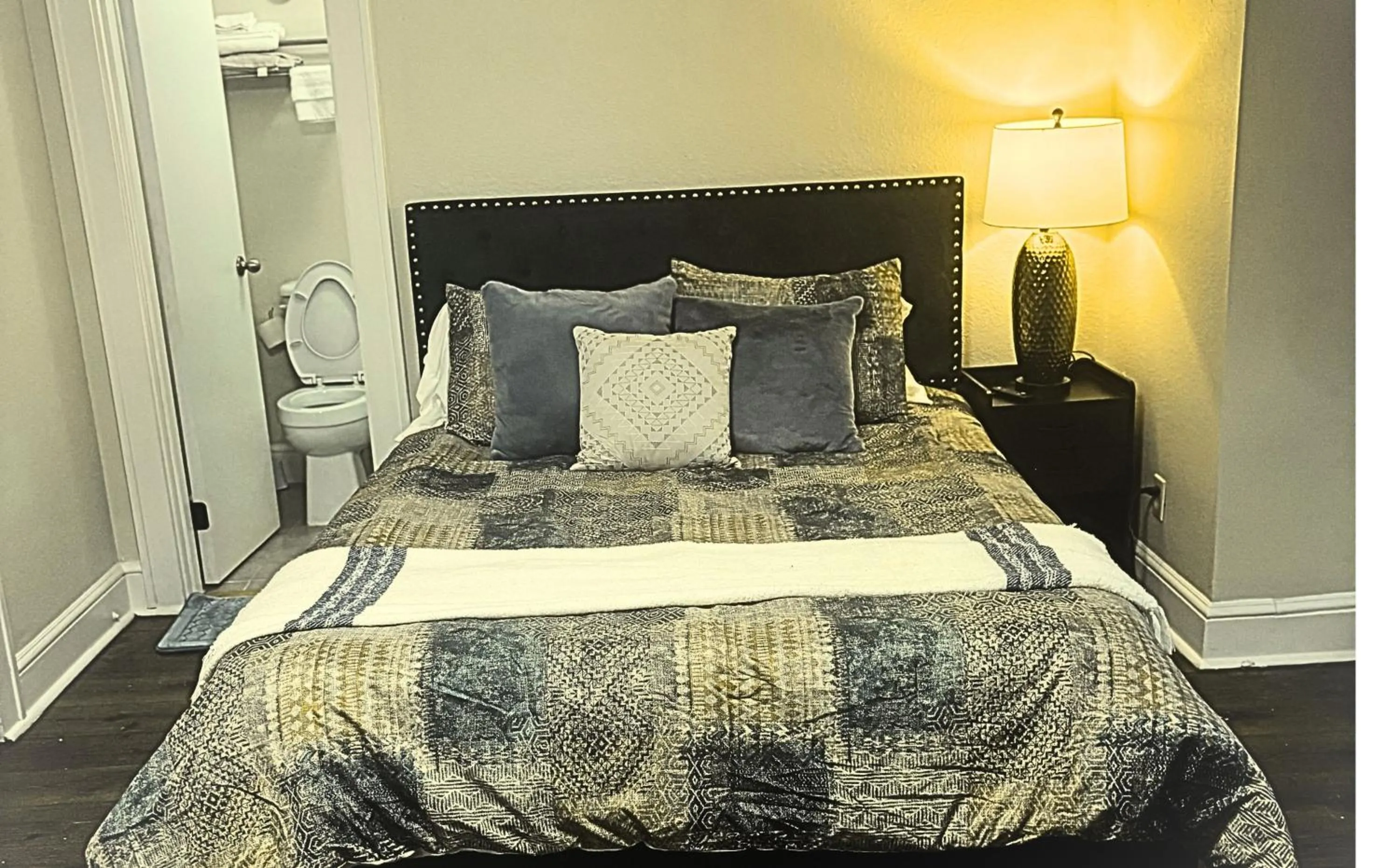 Bed in Pine Mountain Inn