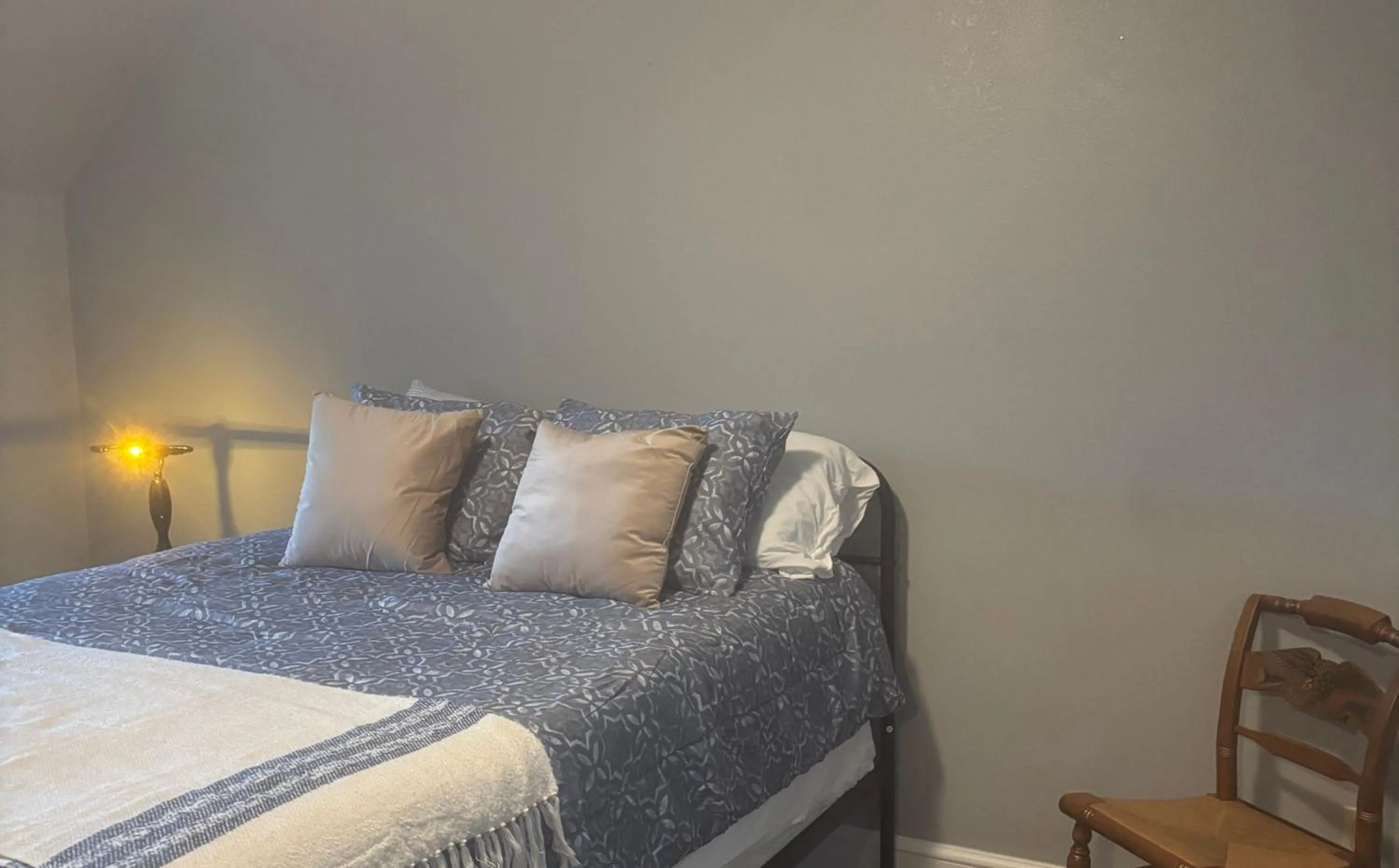 Bed in Pine Mountain Inn