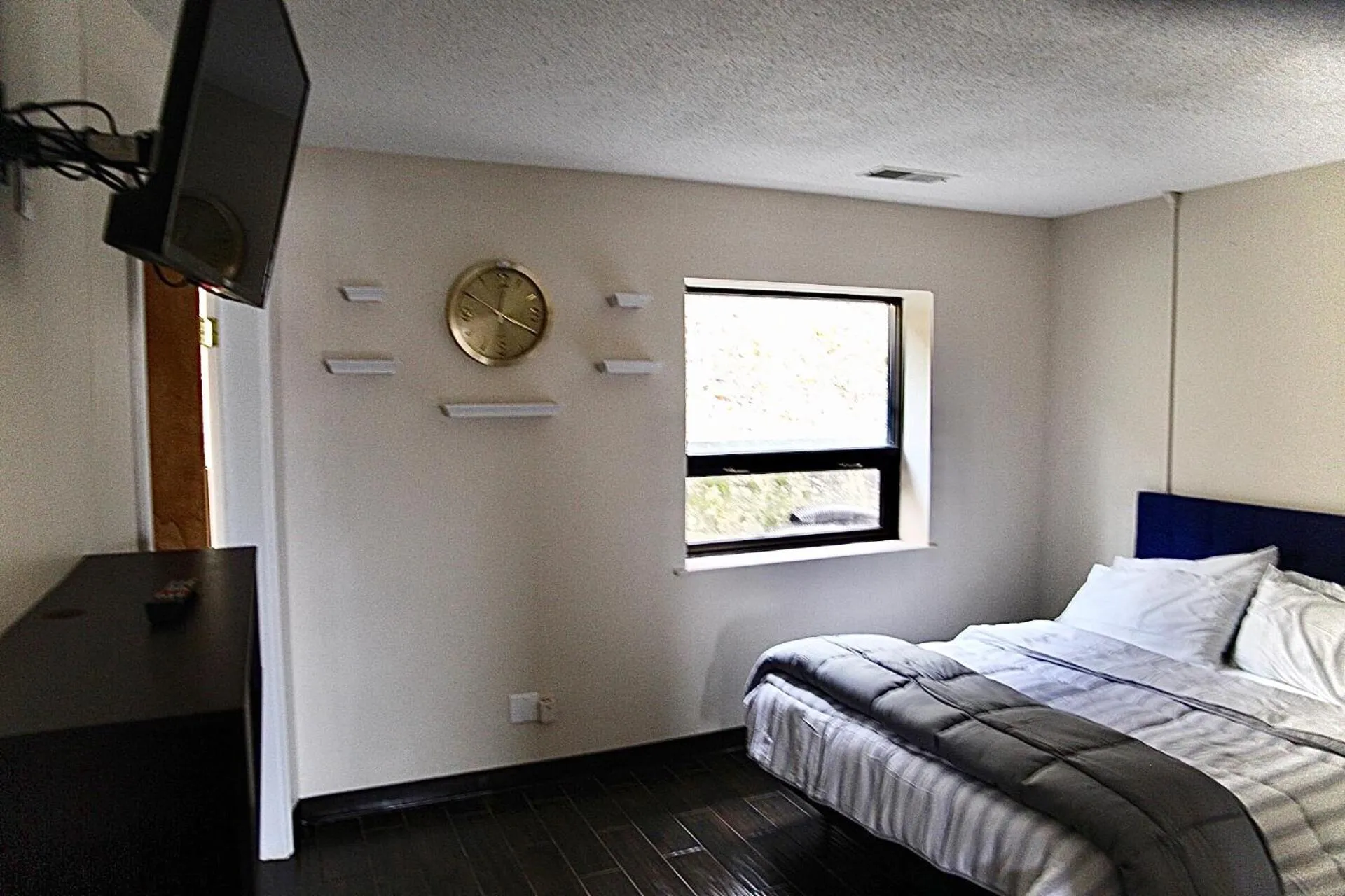 Bedroom, Bed in Pine Mountain Inn