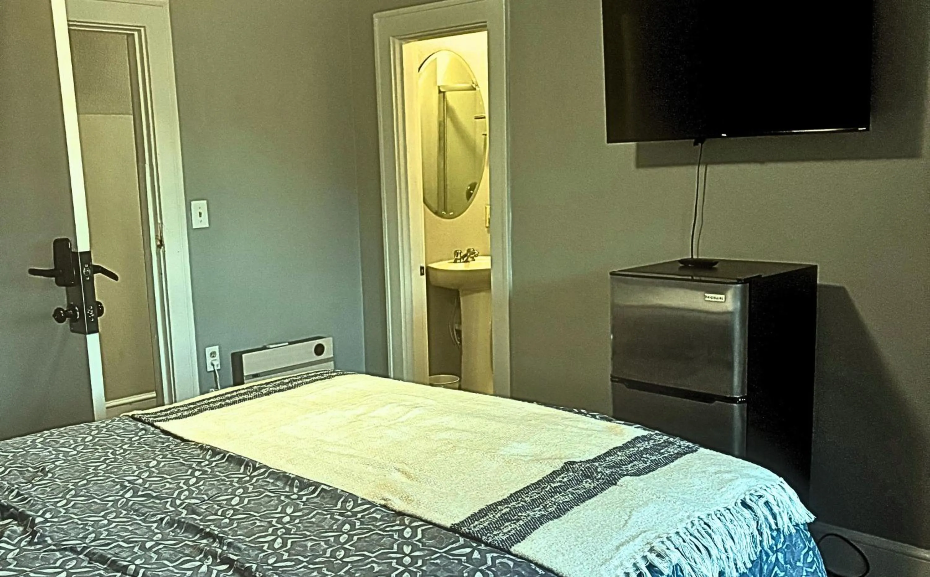 Bed in Pine Mountain Inn