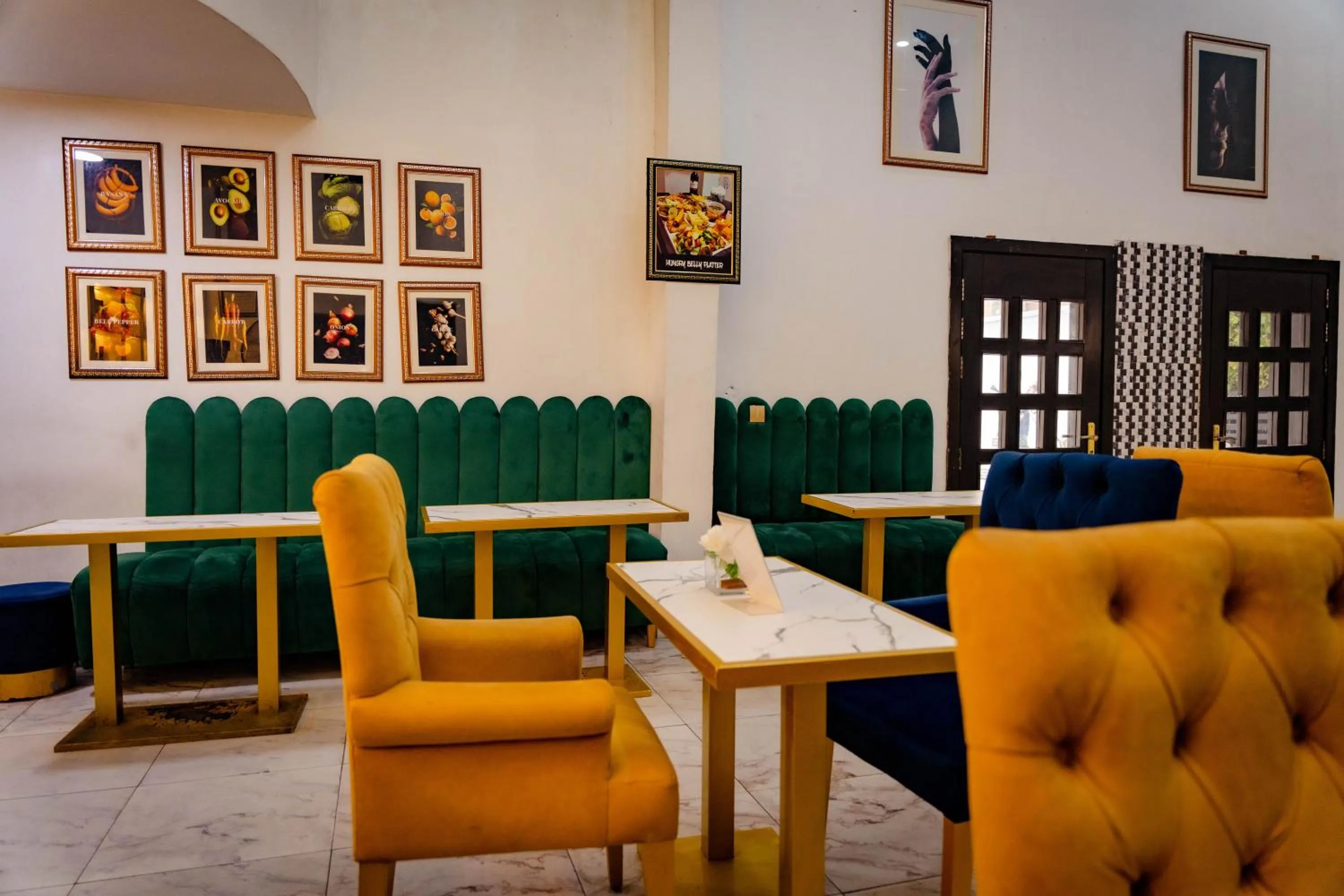 Restaurant/places to eat in 247 Luxury Hotel