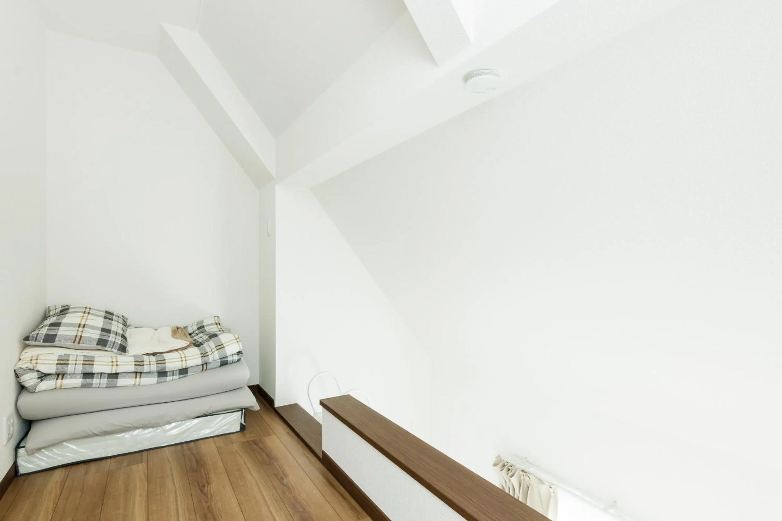 Bed in Crescent Moon Nakanoshimbashi