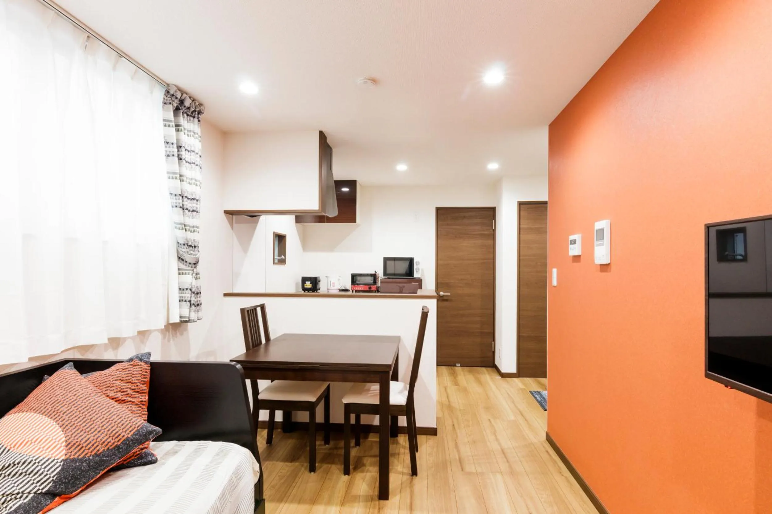 Crescent Moon Nakanoshimbashi