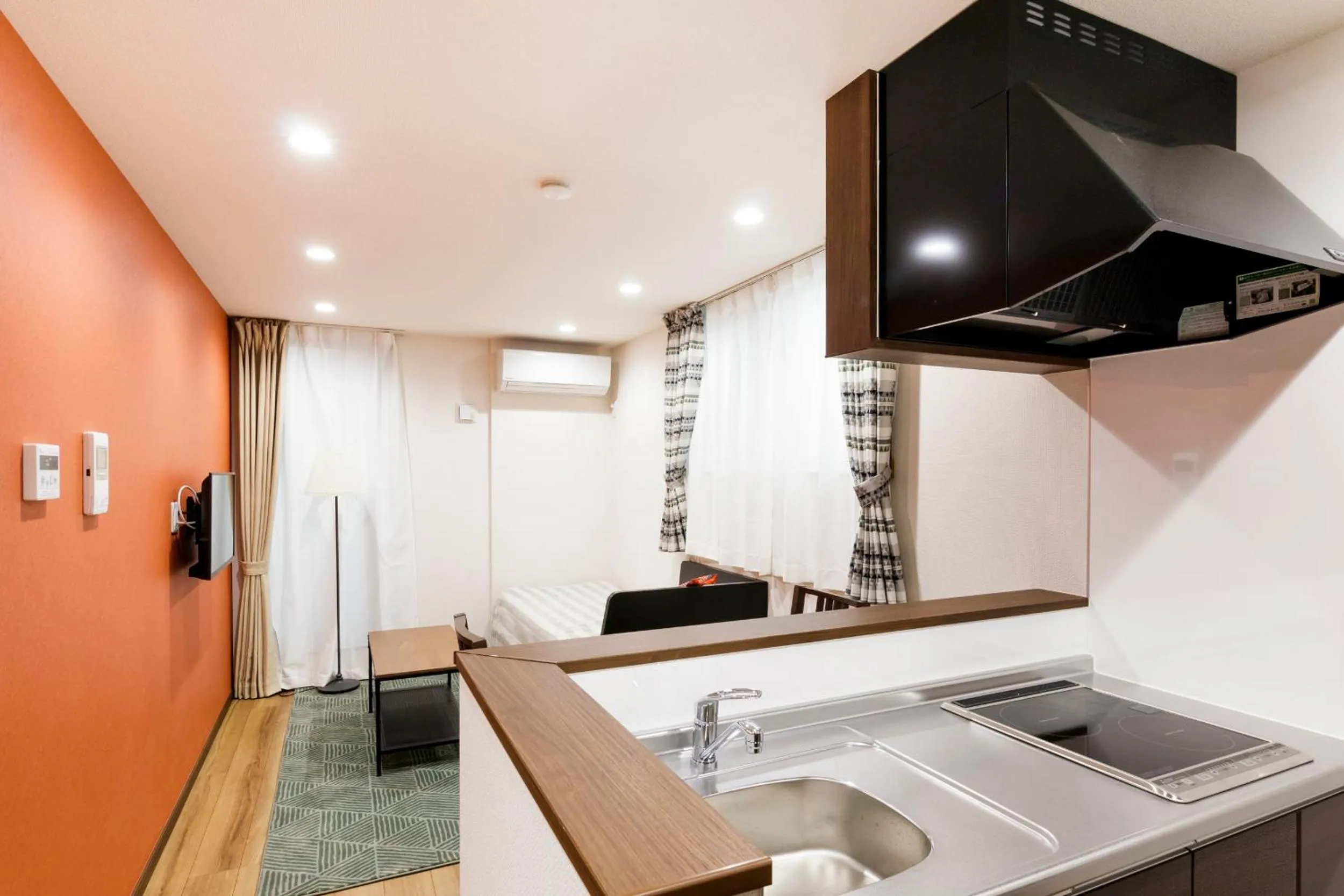 Crescent Moon Nakanoshimbashi