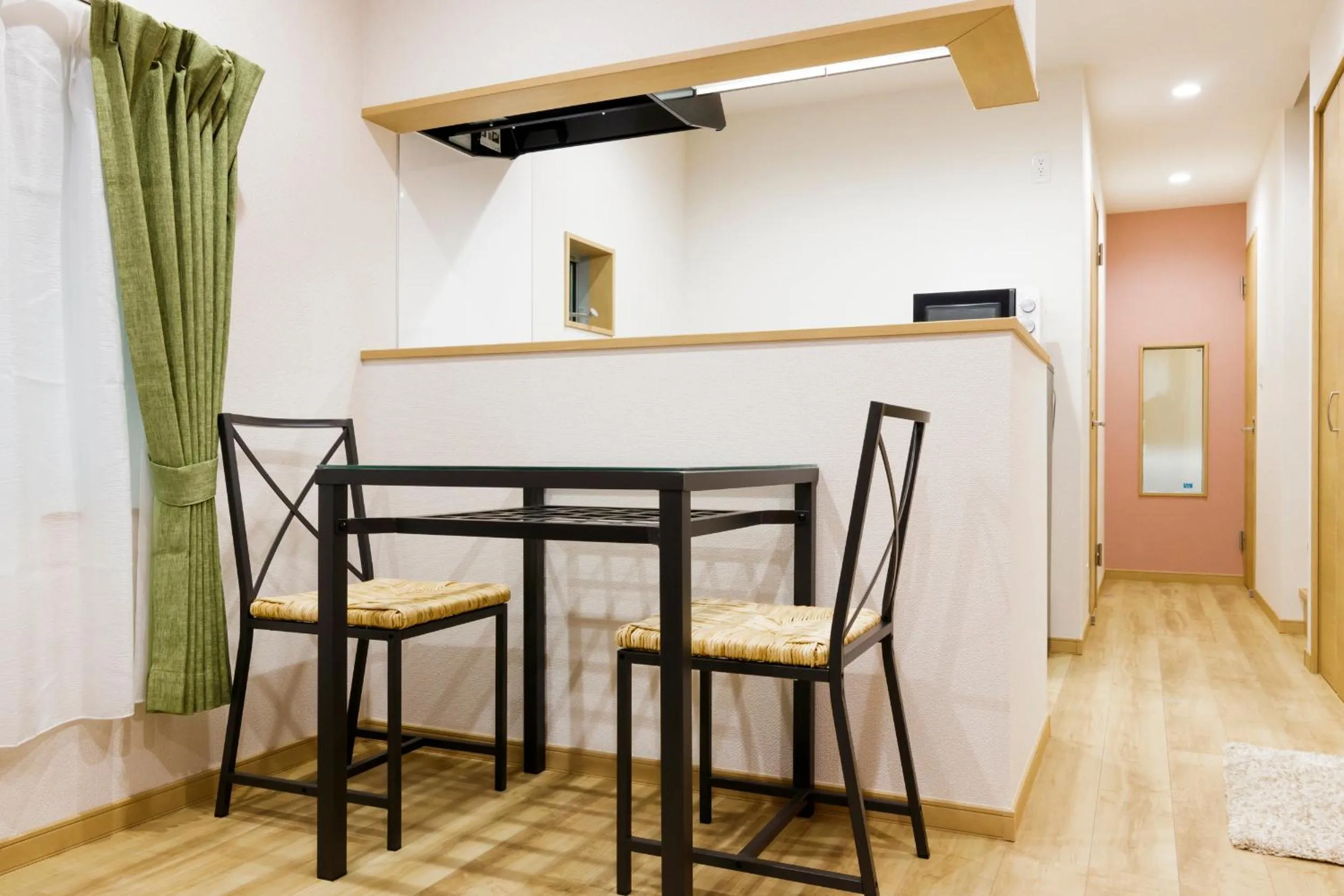 Crescent Moon Nakanoshimbashi