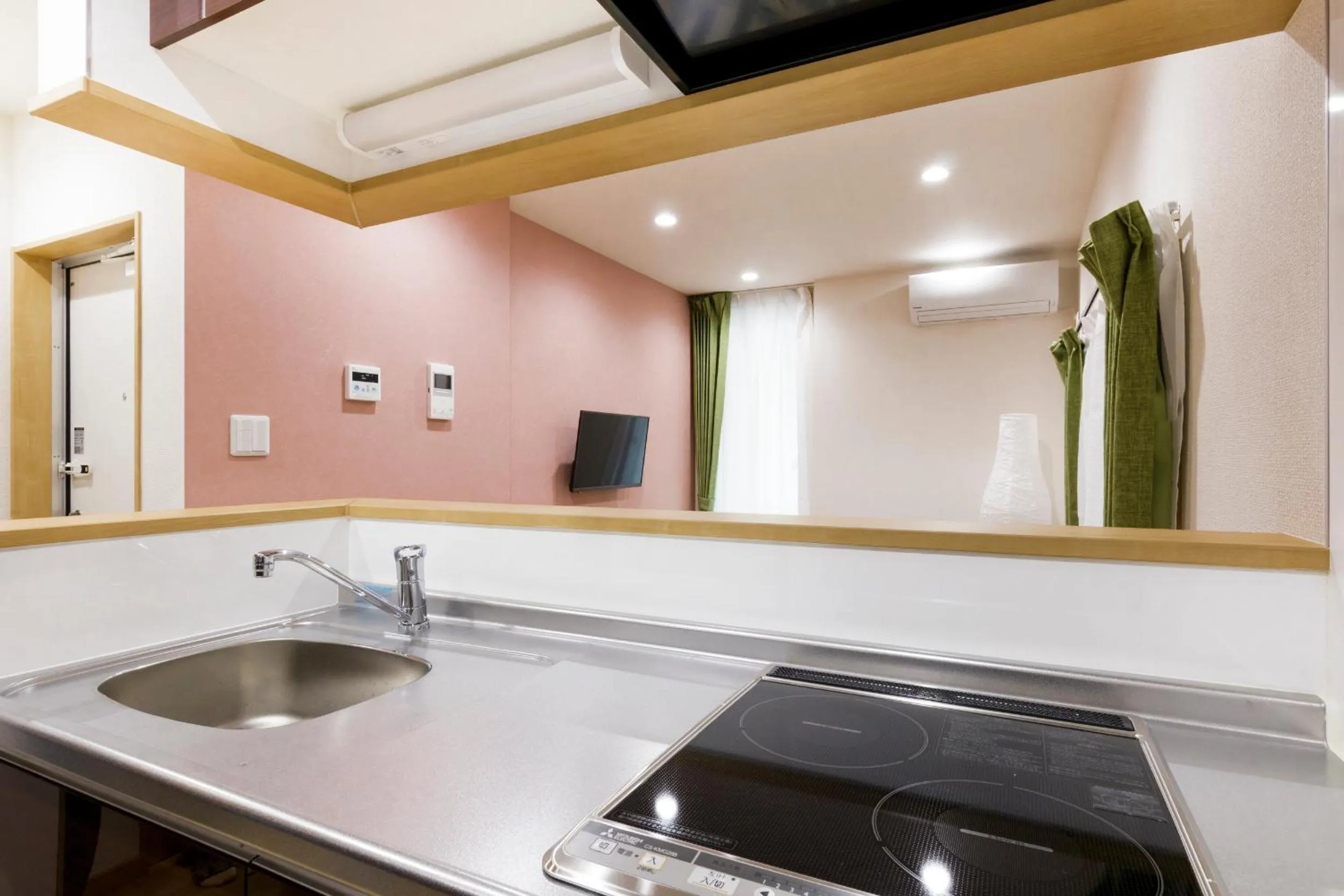 Crescent Moon Nakanoshimbashi