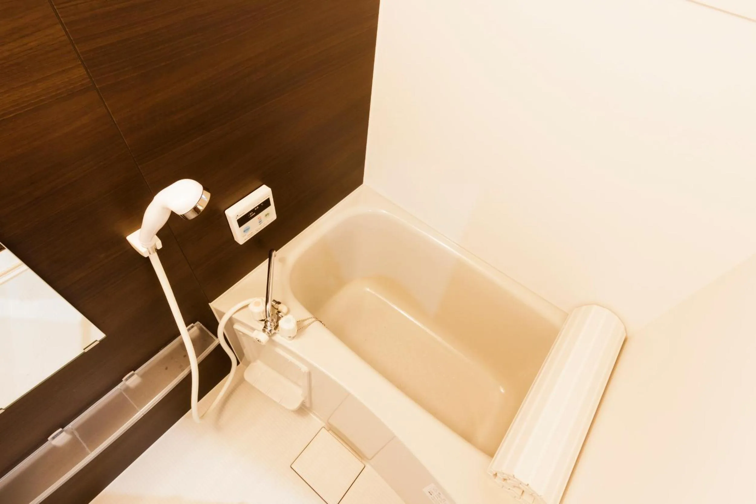 Crescent Moon Nakanoshimbashi