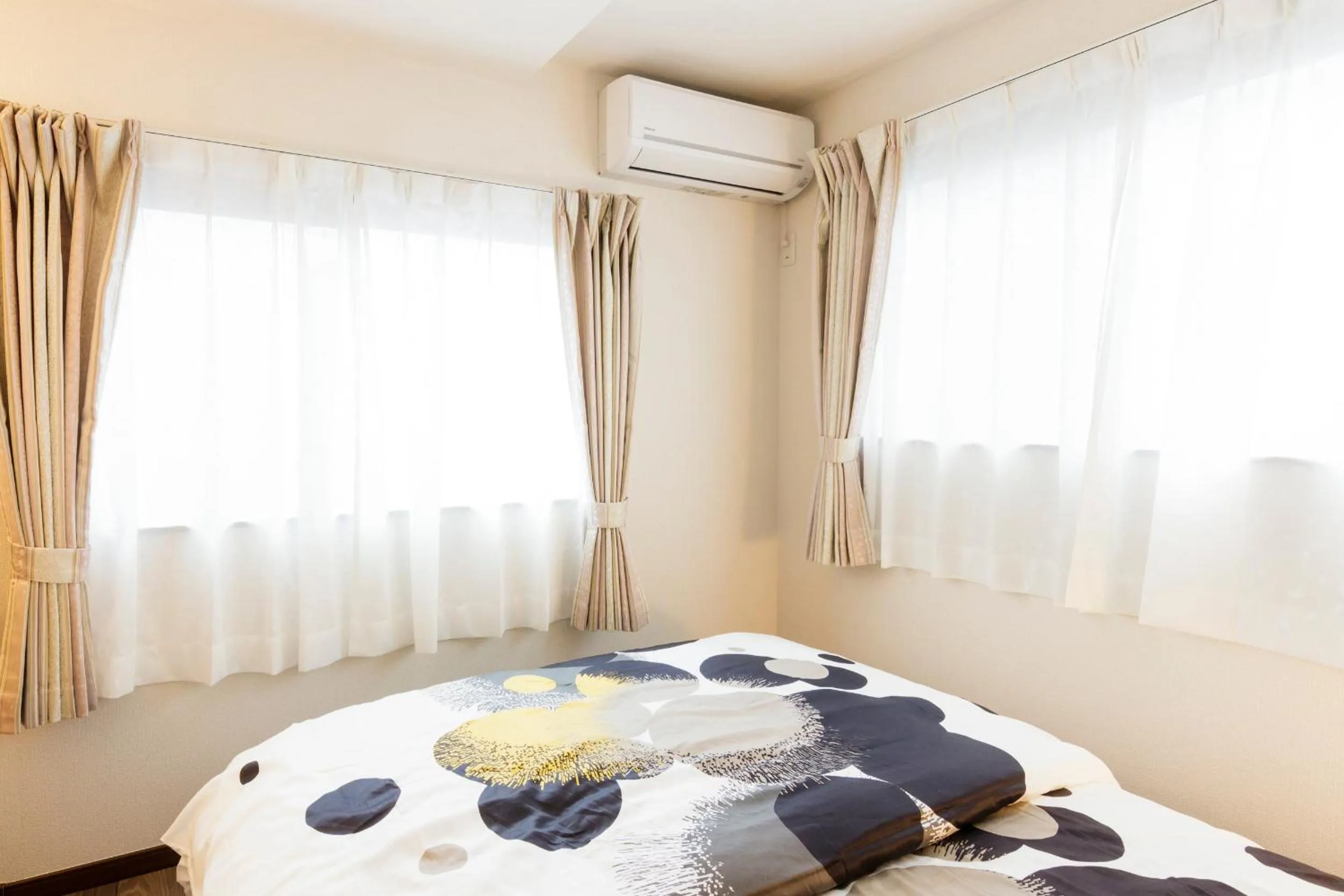 Bed in Crescent Moon Nakanoshimbashi