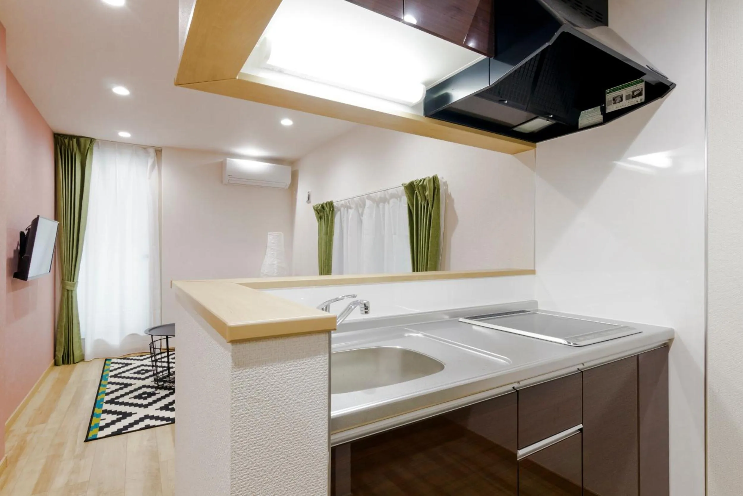 Crescent Moon Nakanoshimbashi