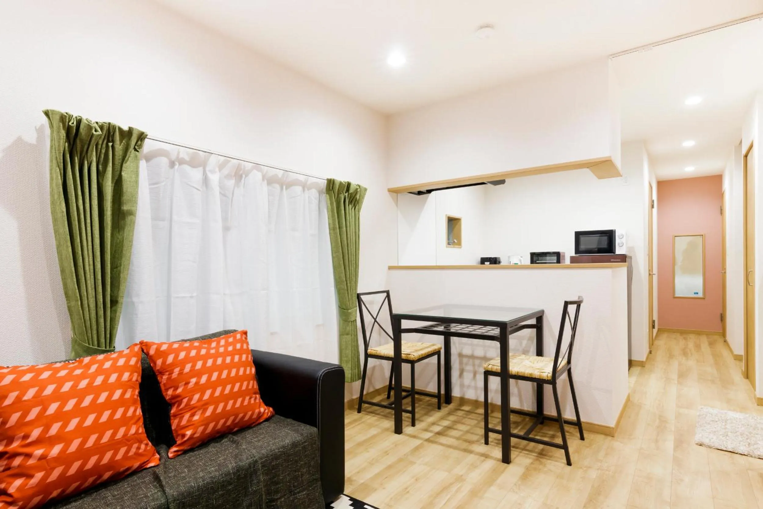 Crescent Moon Nakanoshimbashi