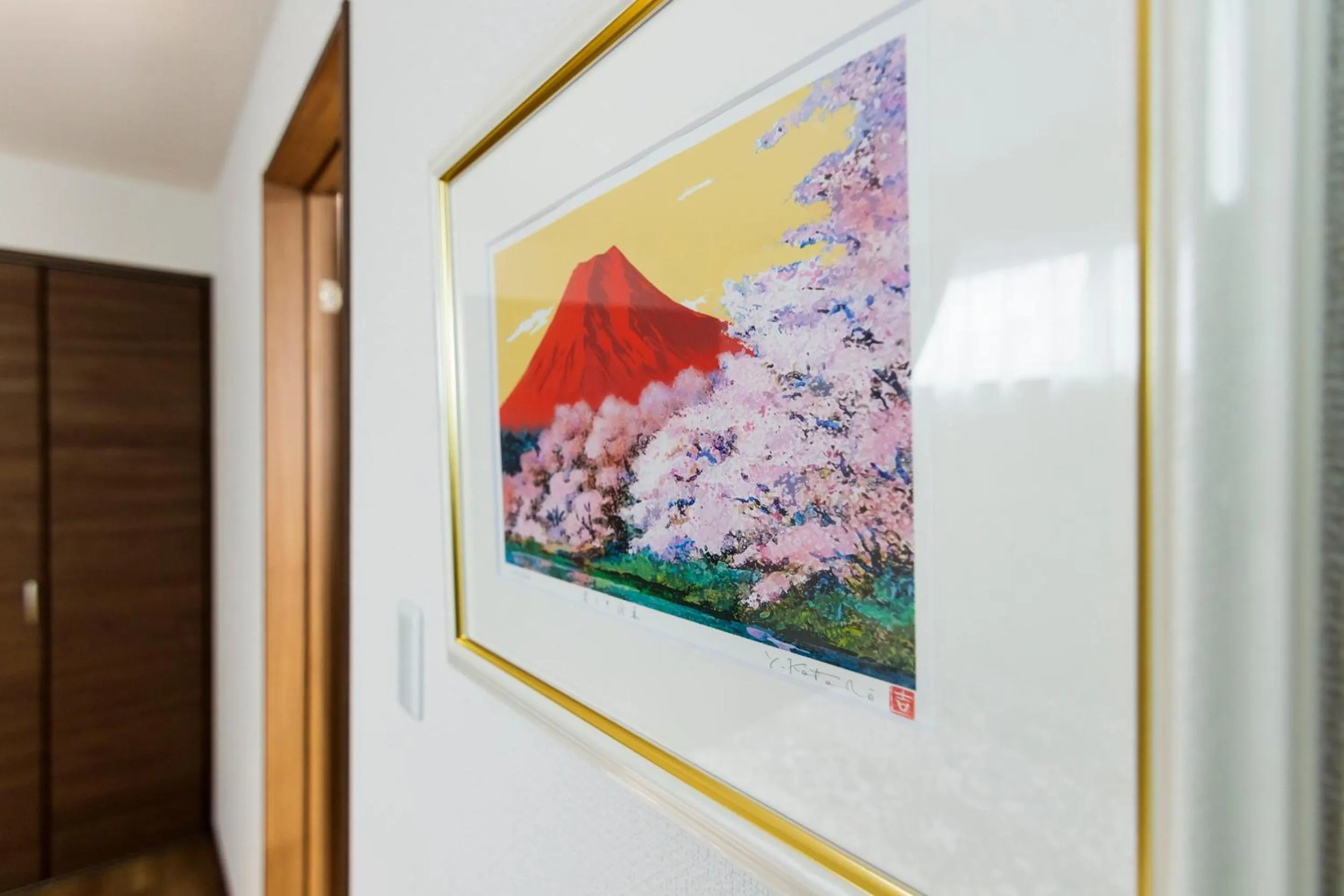 Crescent Moon Nakanoshimbashi