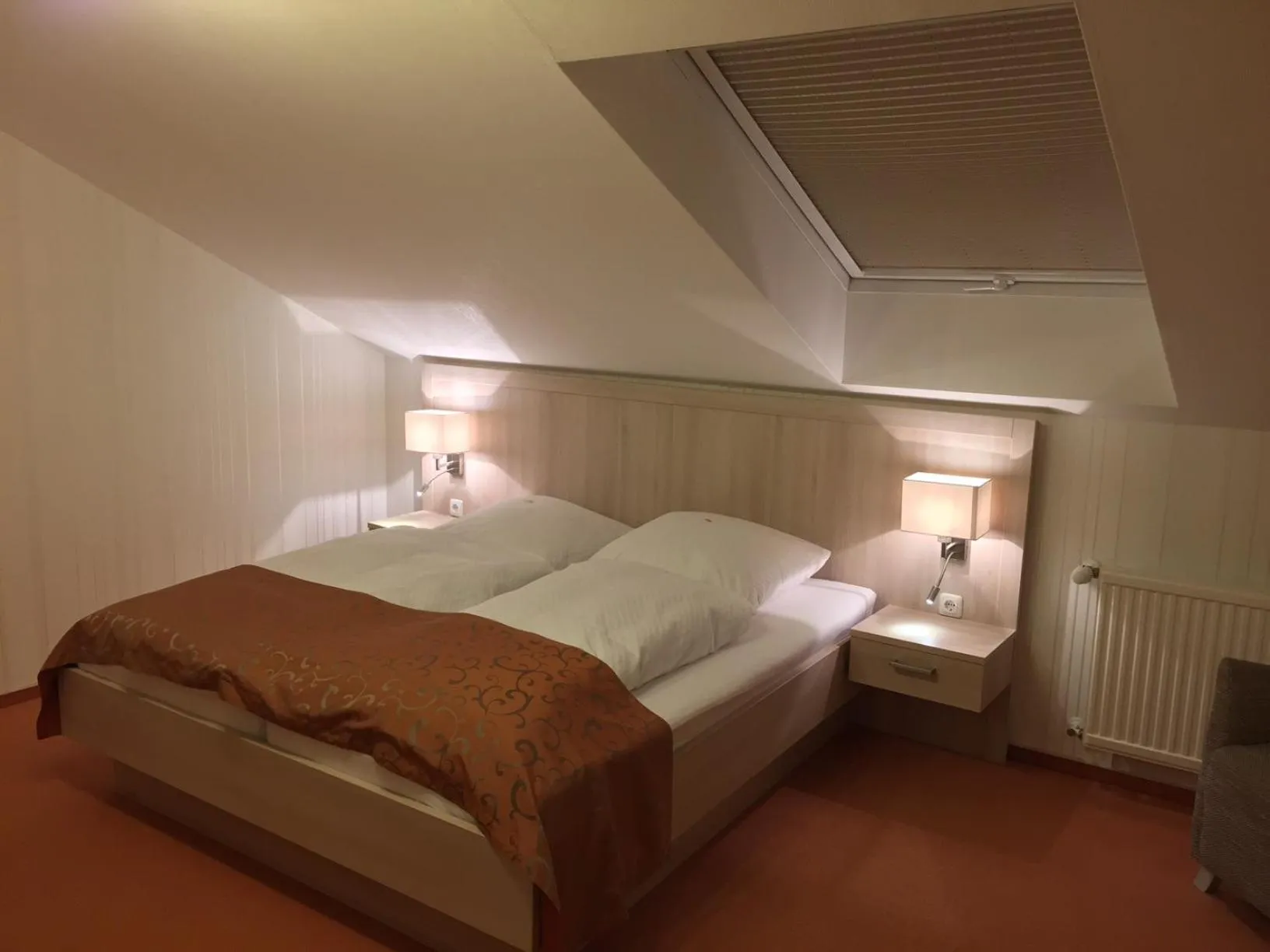 Bedroom, Bed in Alter Landkrug