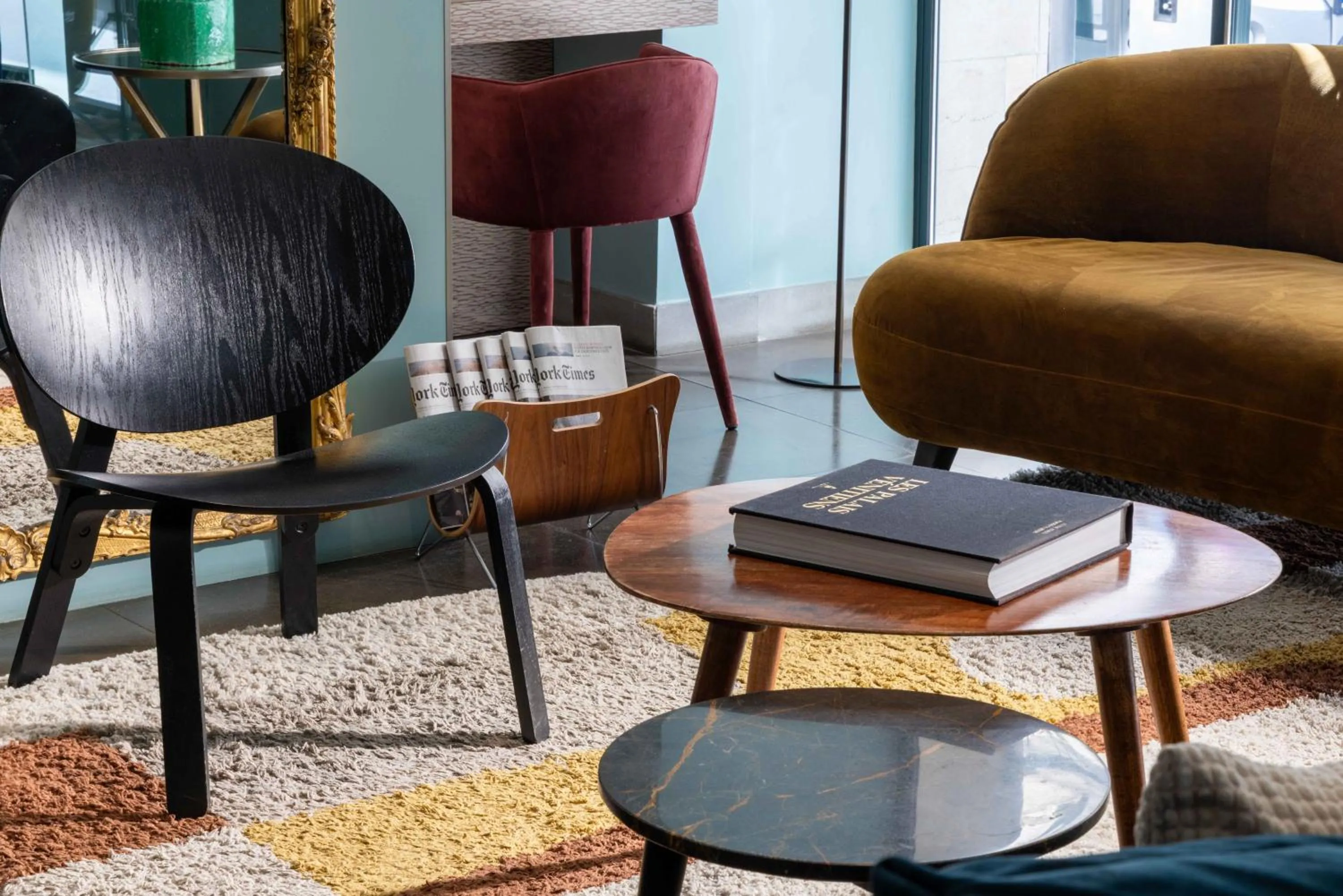 Living room in Lyric Hotel Paris Opera