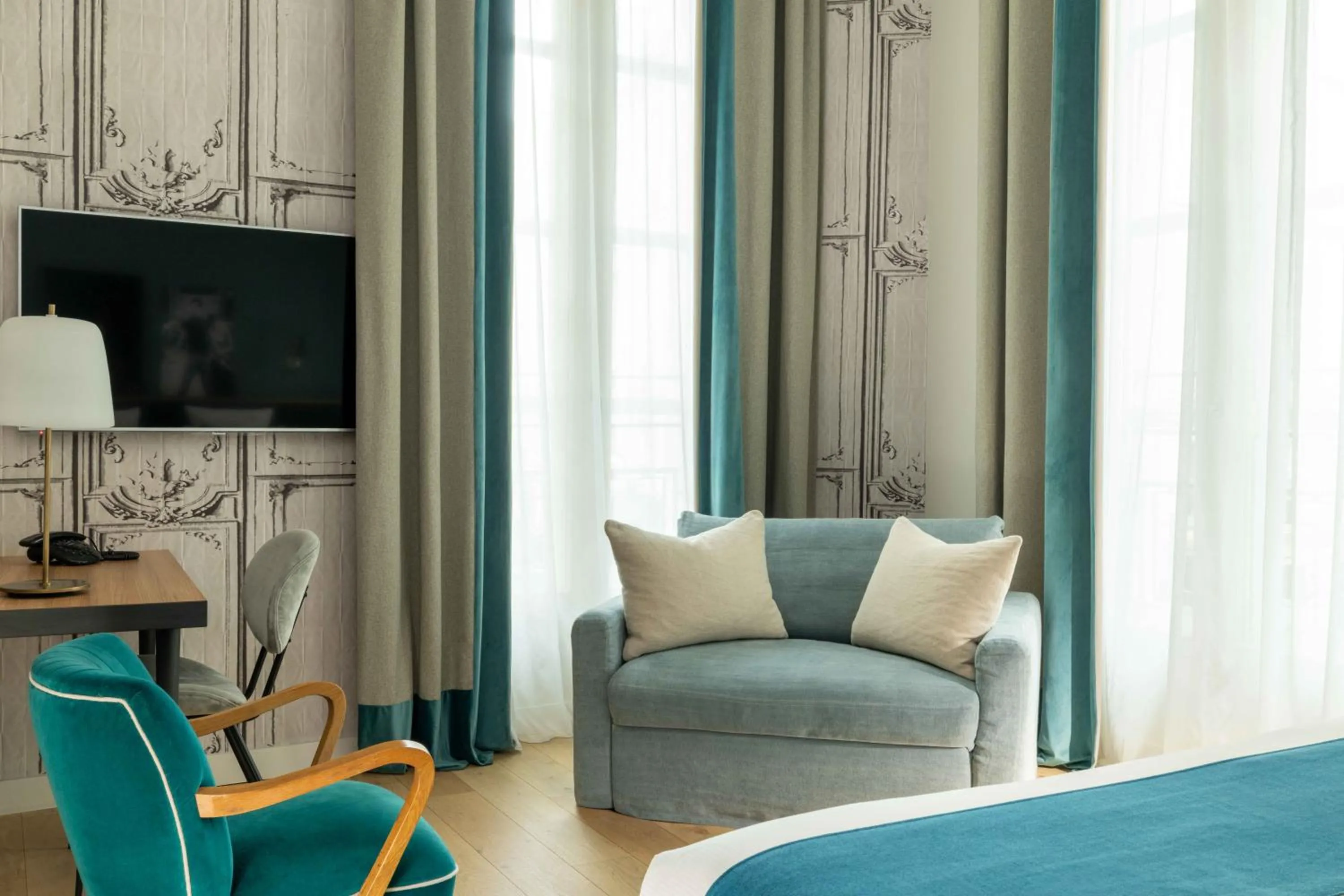 Bedroom in Lyric Hotel Paris Opera