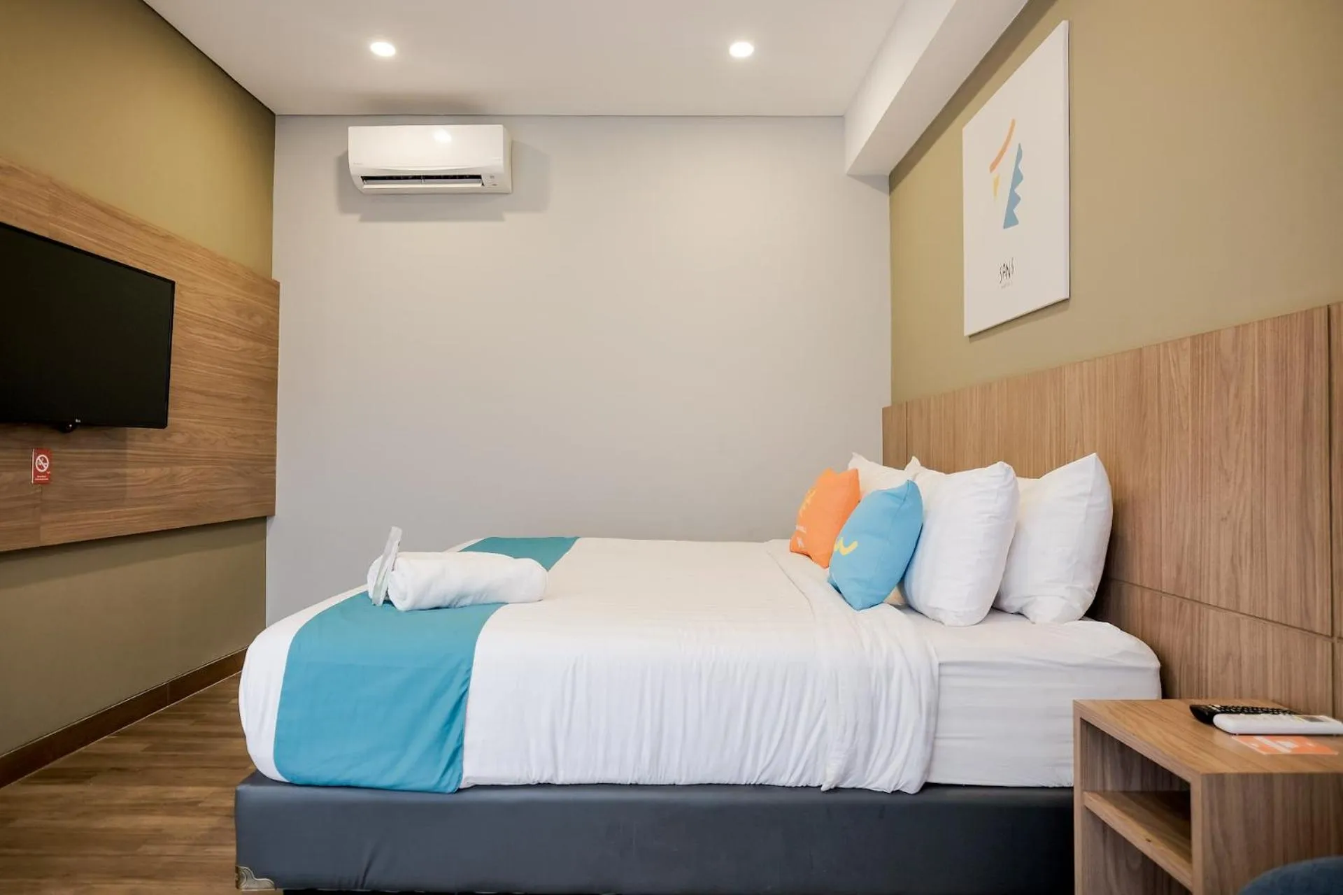 Bed in Sans Hotel Puri Indah Jakarta