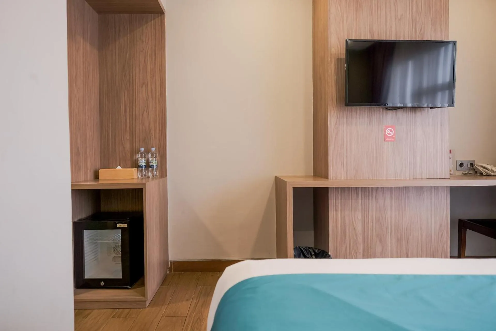 TV and multimedia, Bed in Sans Hotel Puri Indah Jakarta