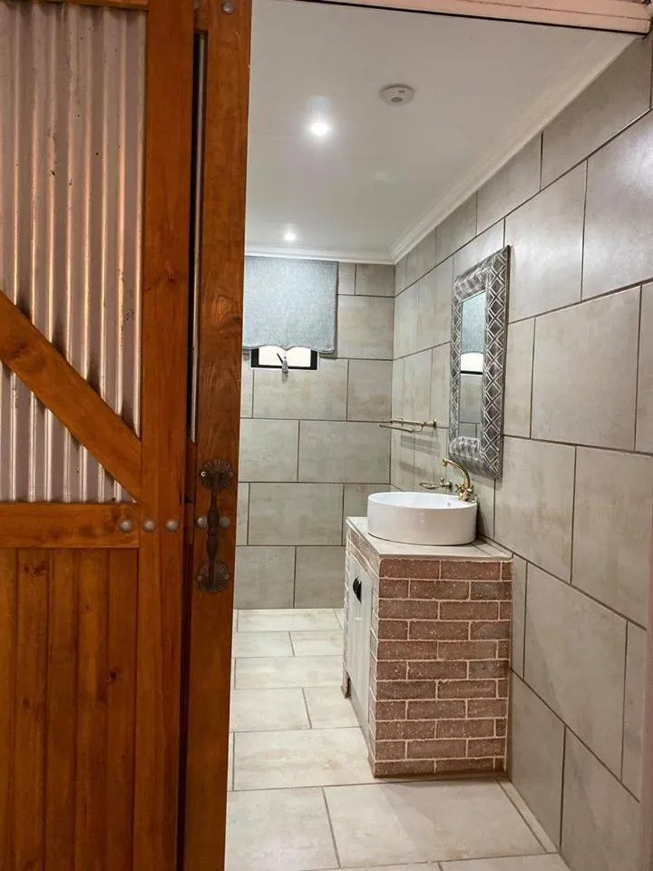 Shower in The Perfect Corner Guesthouse