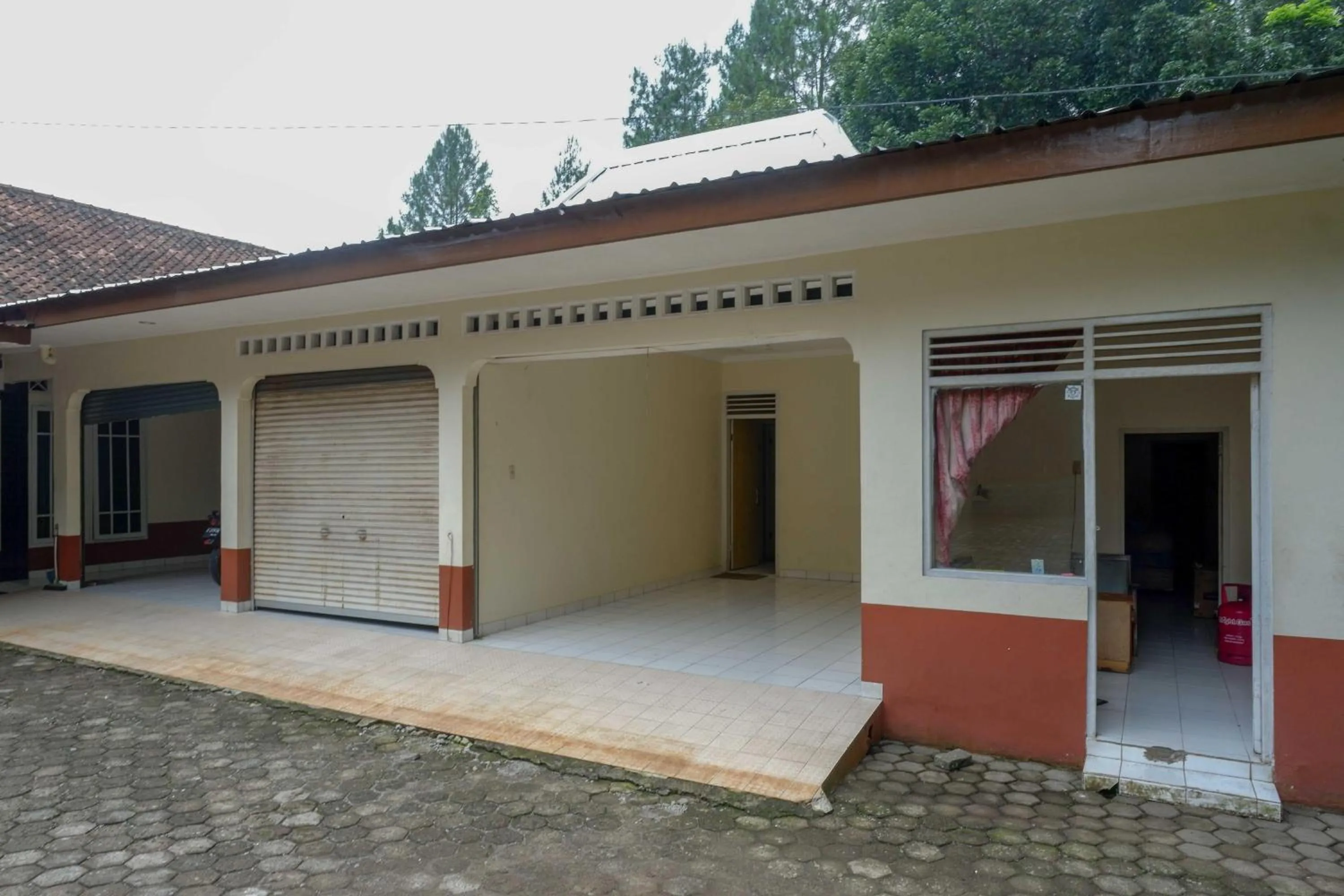 Property building in RedDoorz near Lokawisata Baturaden 2