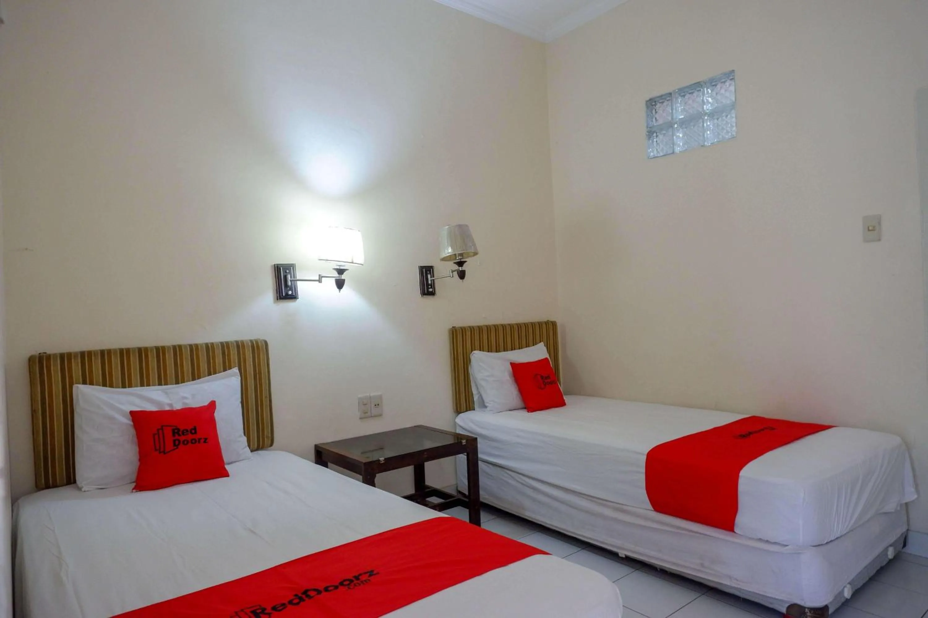 Bedroom, Bed in RedDoorz near Lokawisata Baturaden 2