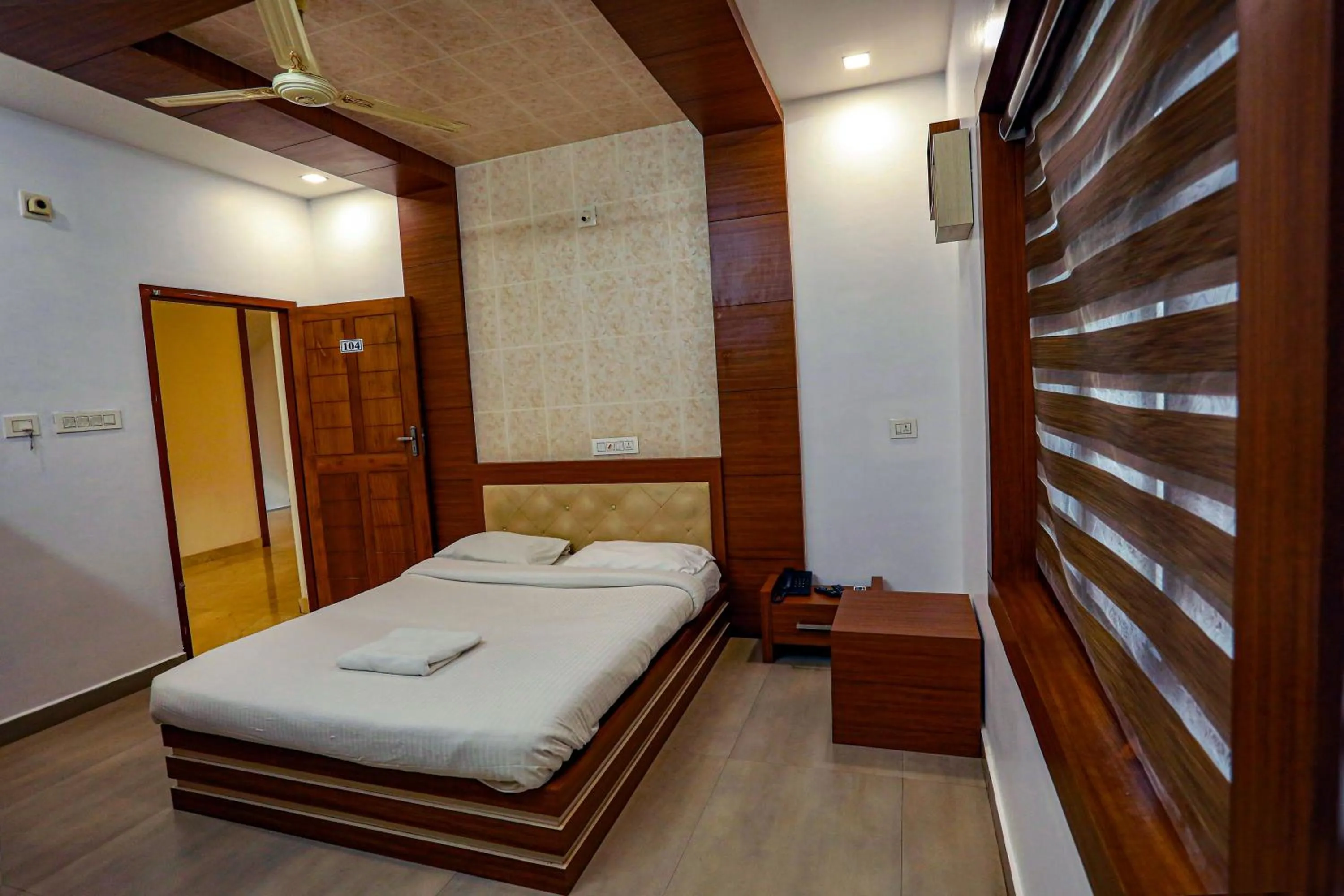 Bedroom, Bed in Gateway Airport Hotel